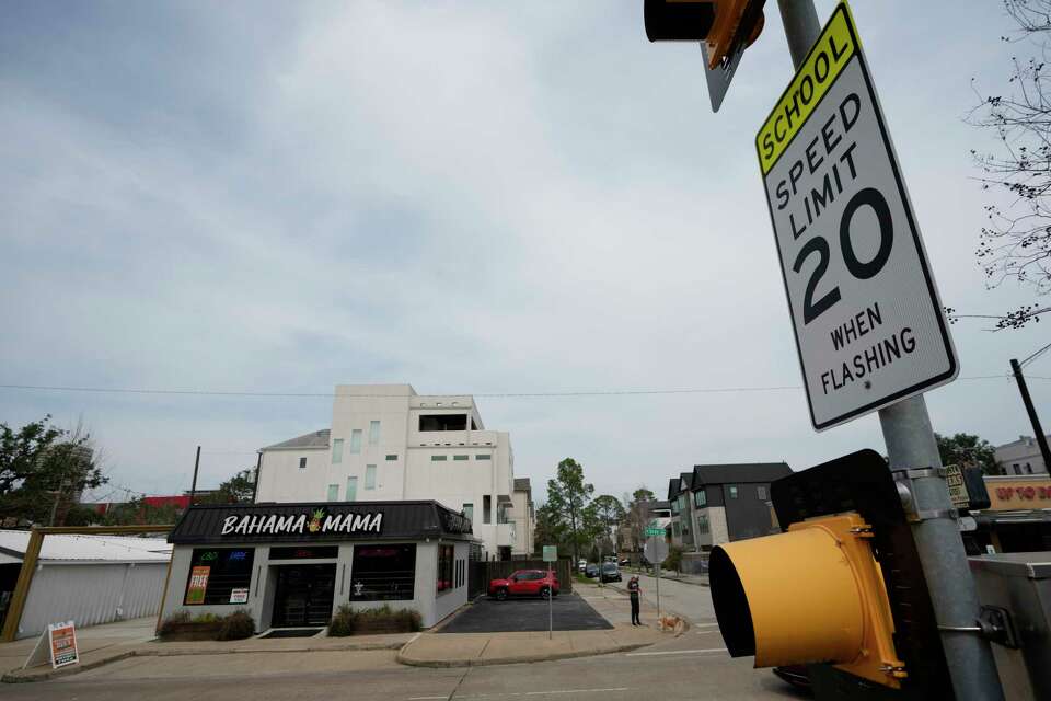 Smoke shop near Wharton school in Montrose sparks backlash