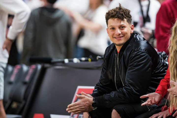 Patrick Mahomes surprises Texas golf whiz with free tuition