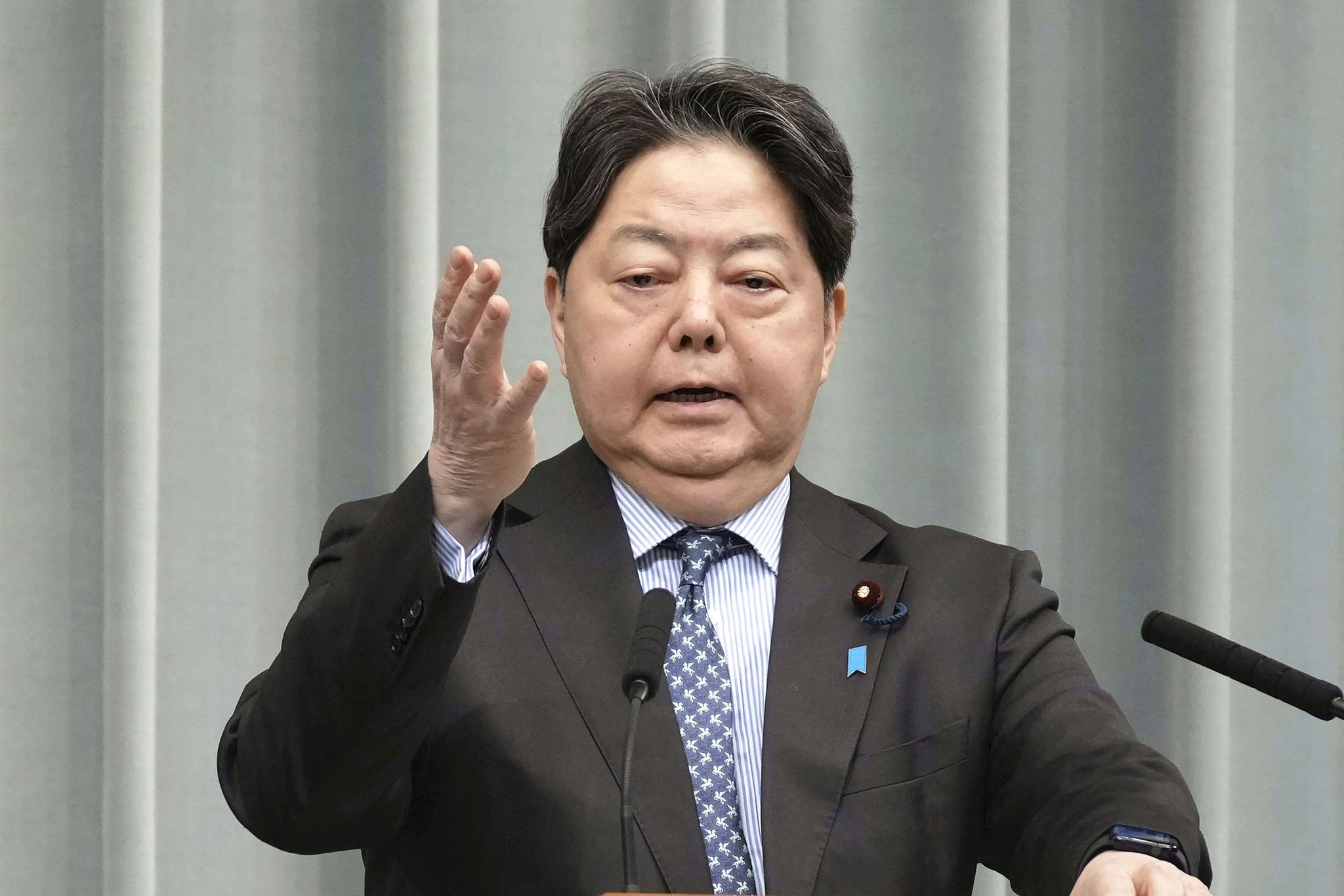 Japan won't join UN meeting on nuclear weapons ban, citing support for ...