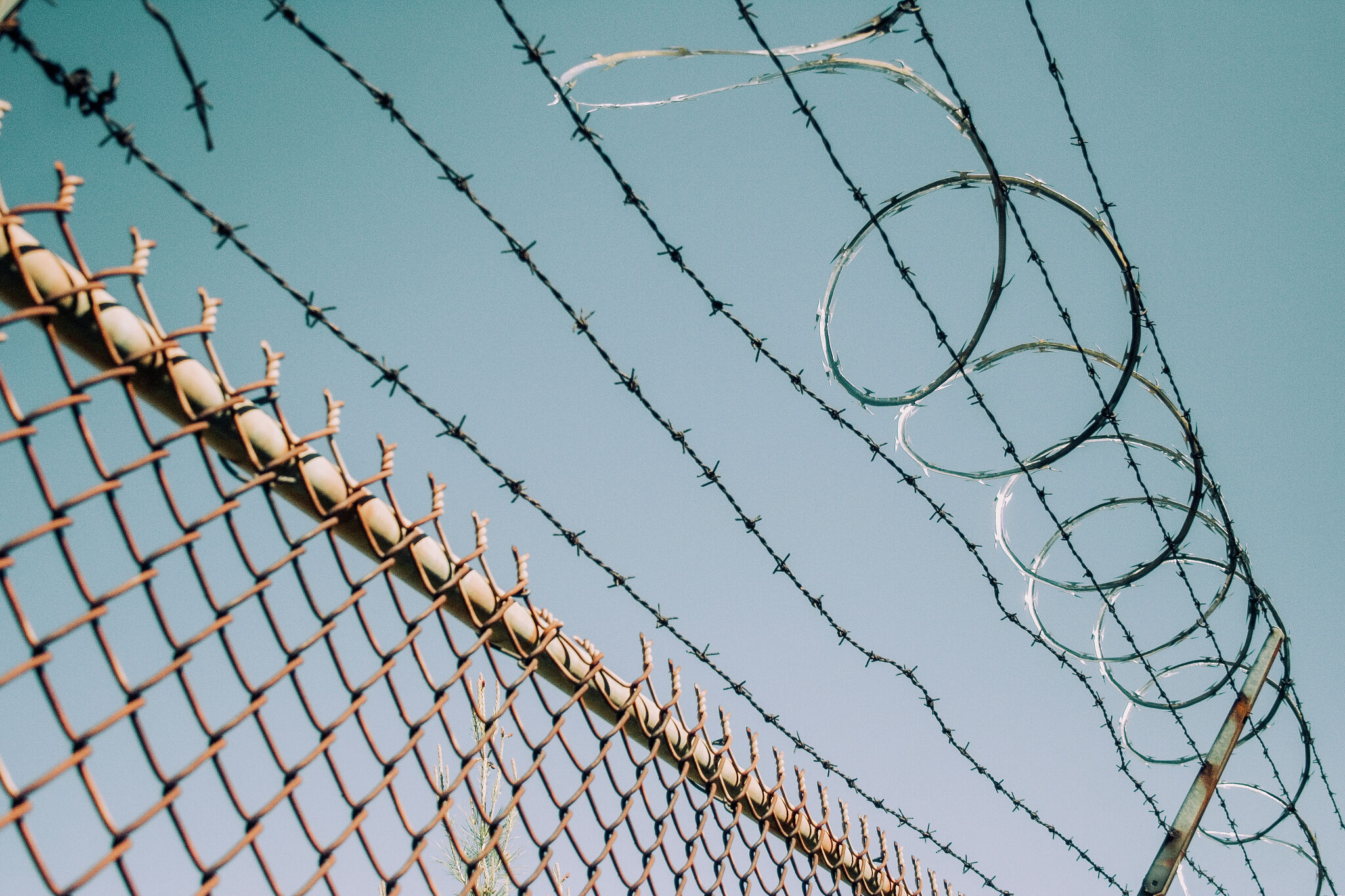 5 hurt in riot involving improvised weapons at California prison, officials say