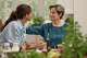 Meghan, duquesa de Sussex, à esquerda, e Alice Waters em