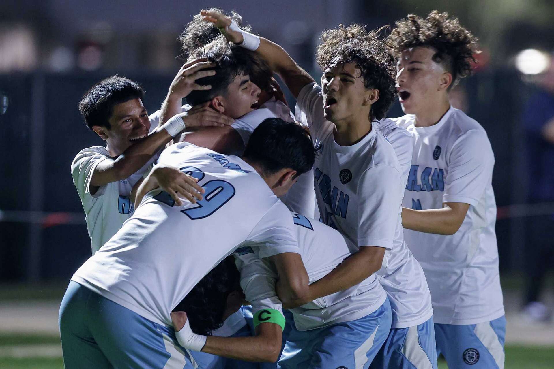 Warren boys soccer falls to Harlan but clinches district title