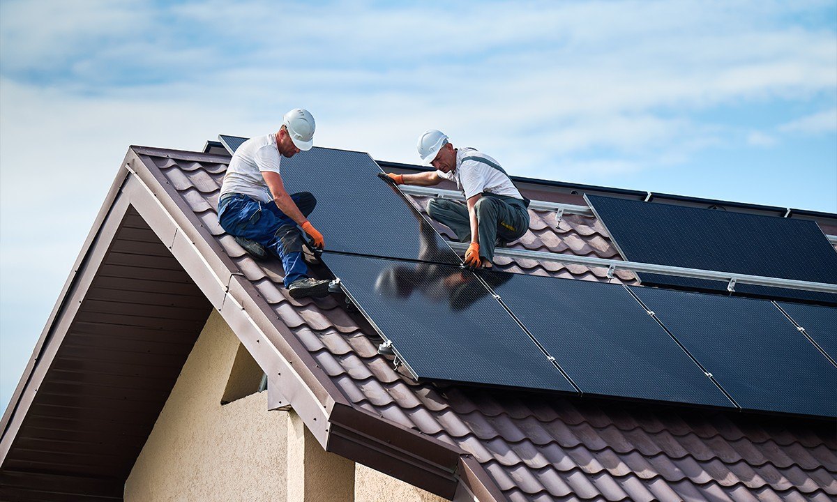 Solar Panel Scams: How To Avoid Higher Energy Bills and Costly Installer Blunders