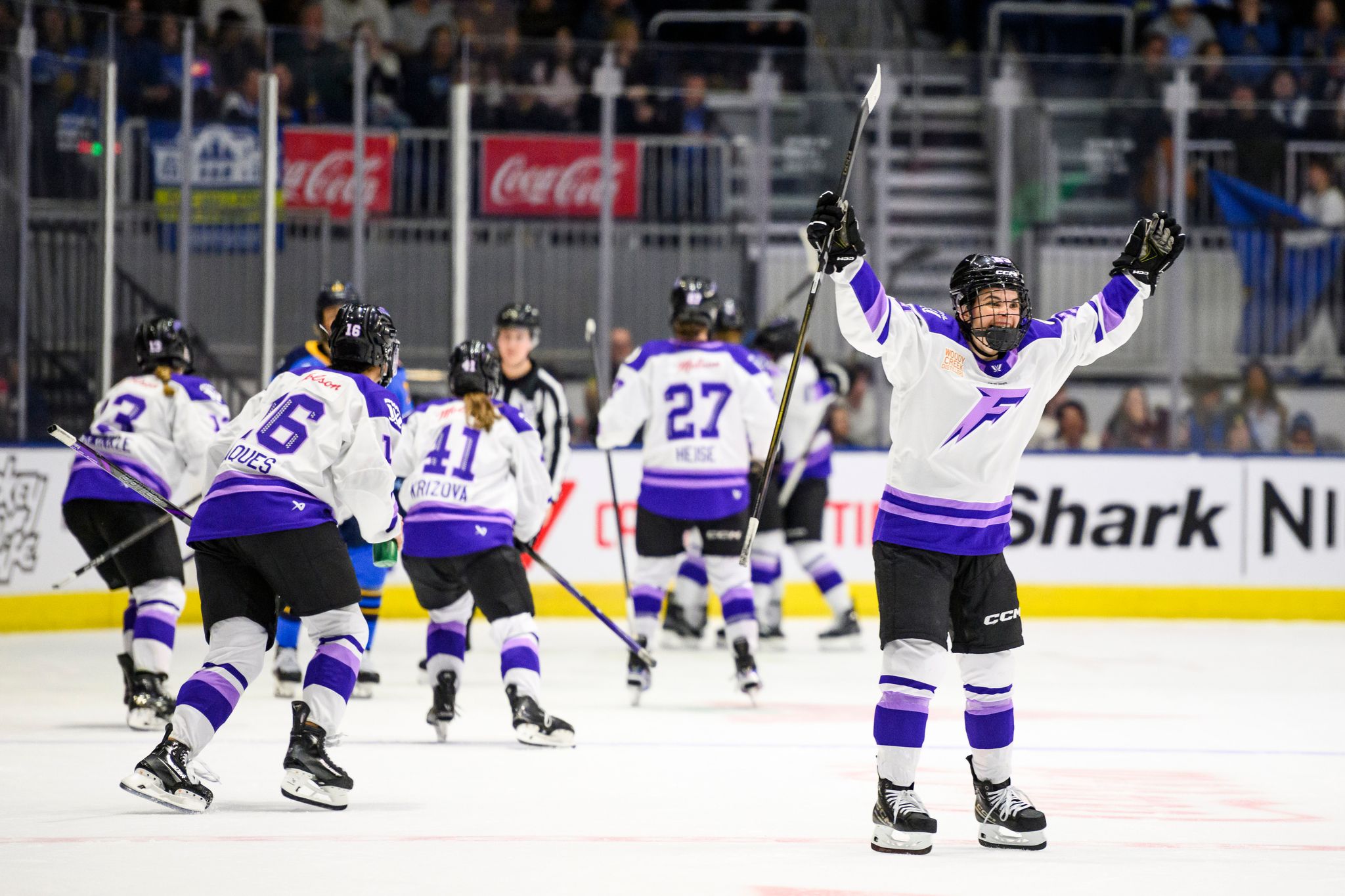 Kendall Coyne Schofield scores in overtime to lift Frost past Sceptres, 2-1