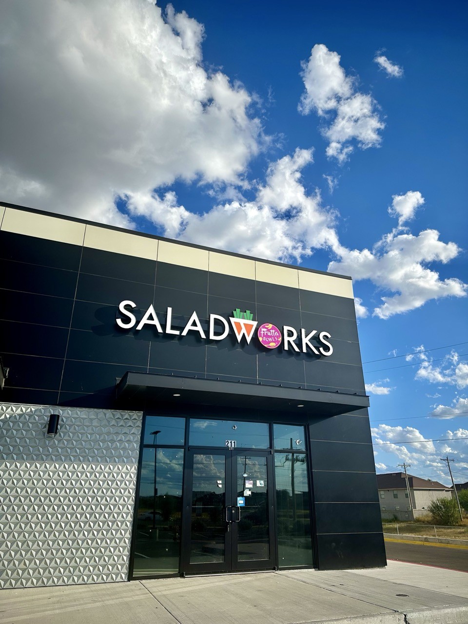 Saladworks and Frutta Bowls healthy dining to open Thursday in Laredo