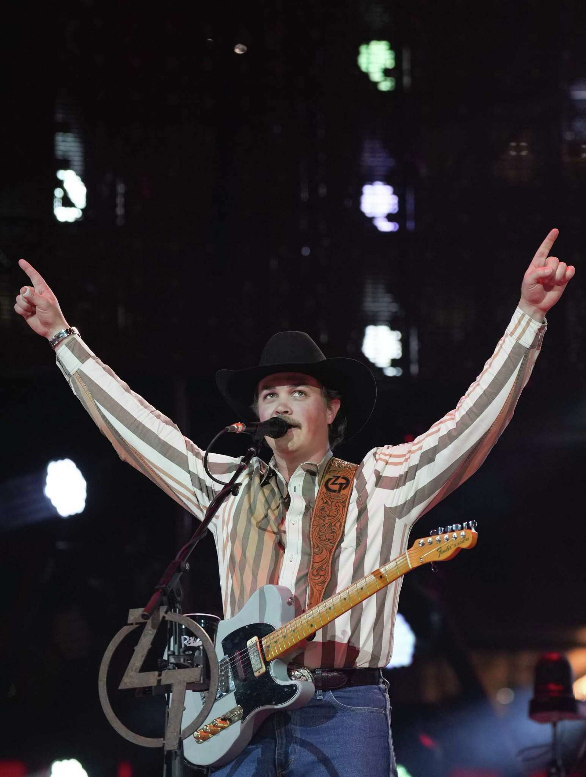 Houston Rodeo review: Zach Top keeps it country & covers George Strait