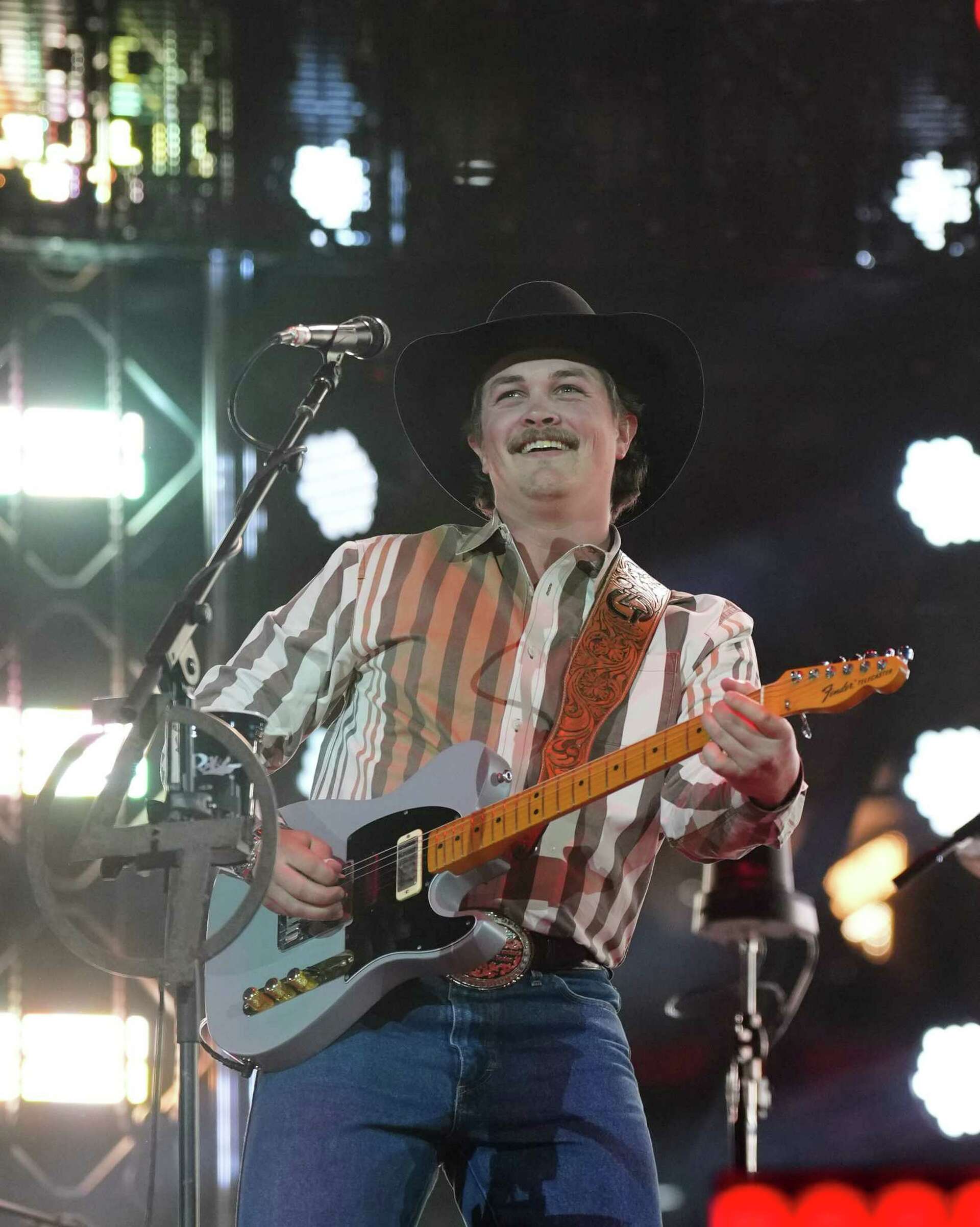 Houston Rodeo review: Zach Top keeps it country & covers George Strait