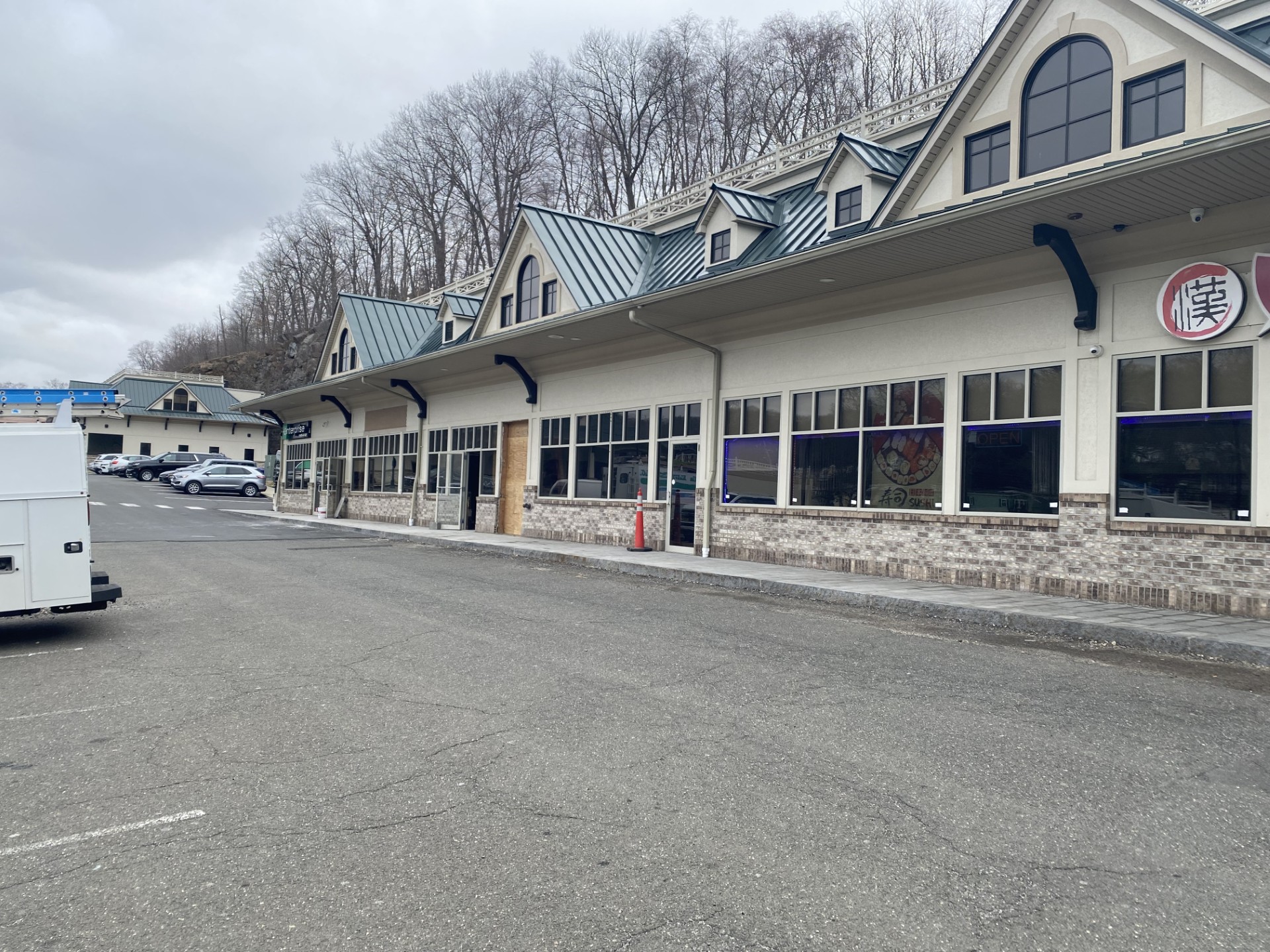 Gun shop moving into shopping center on Bridgeport Avenue in Shelton