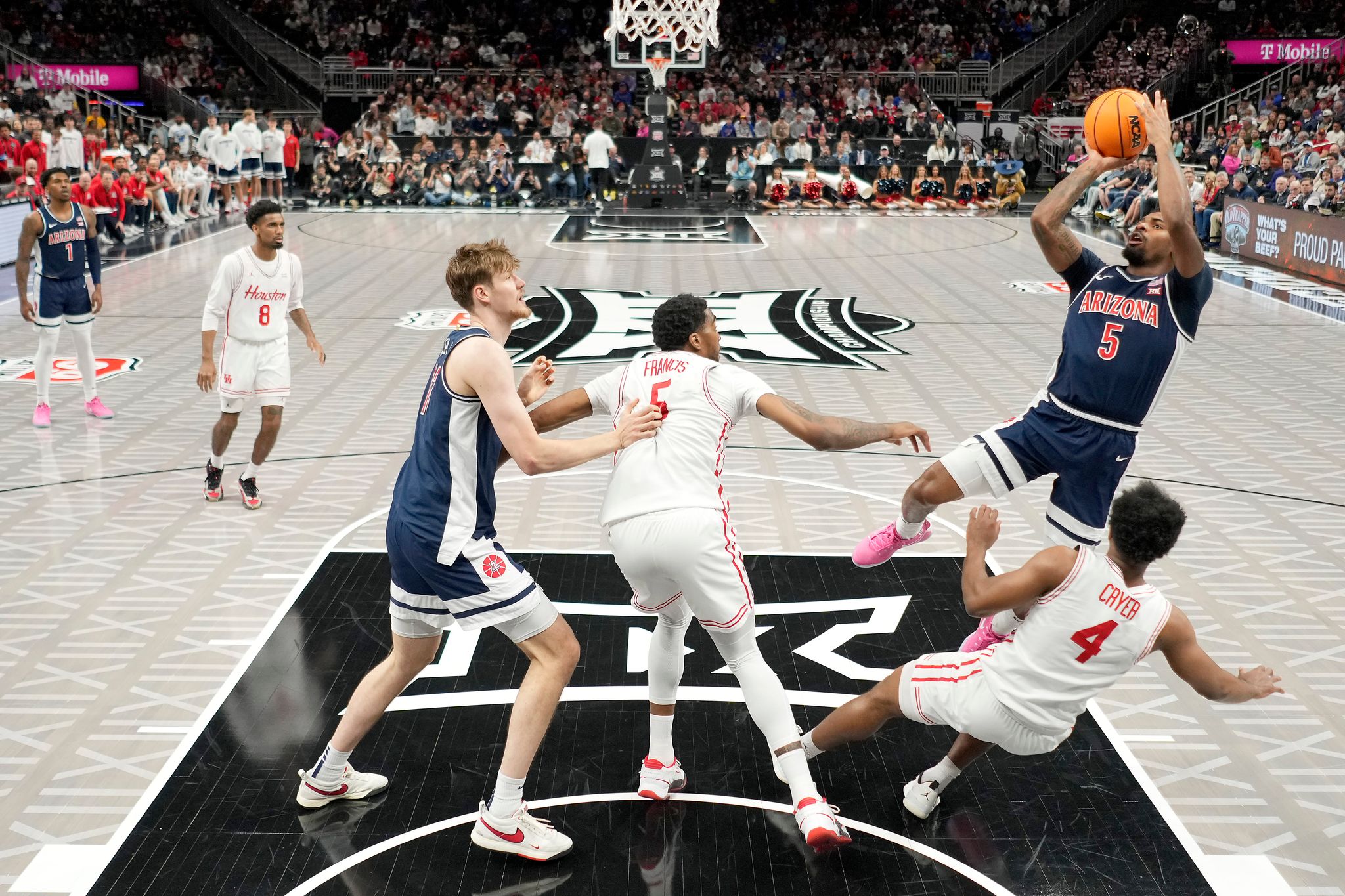 Uzan scores 25 points, No. 2 Houston ramps up 'D' to beat Arizona 72-64 ...