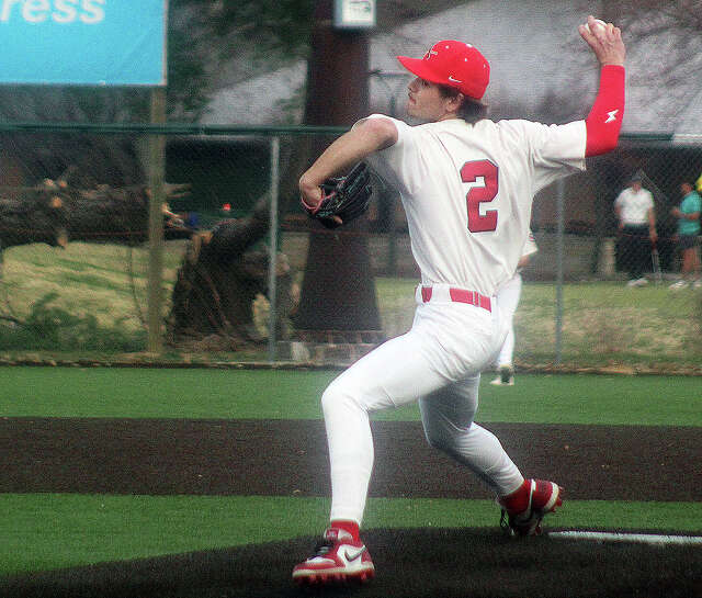 Alton wins season opener against Marquette with strong pitching