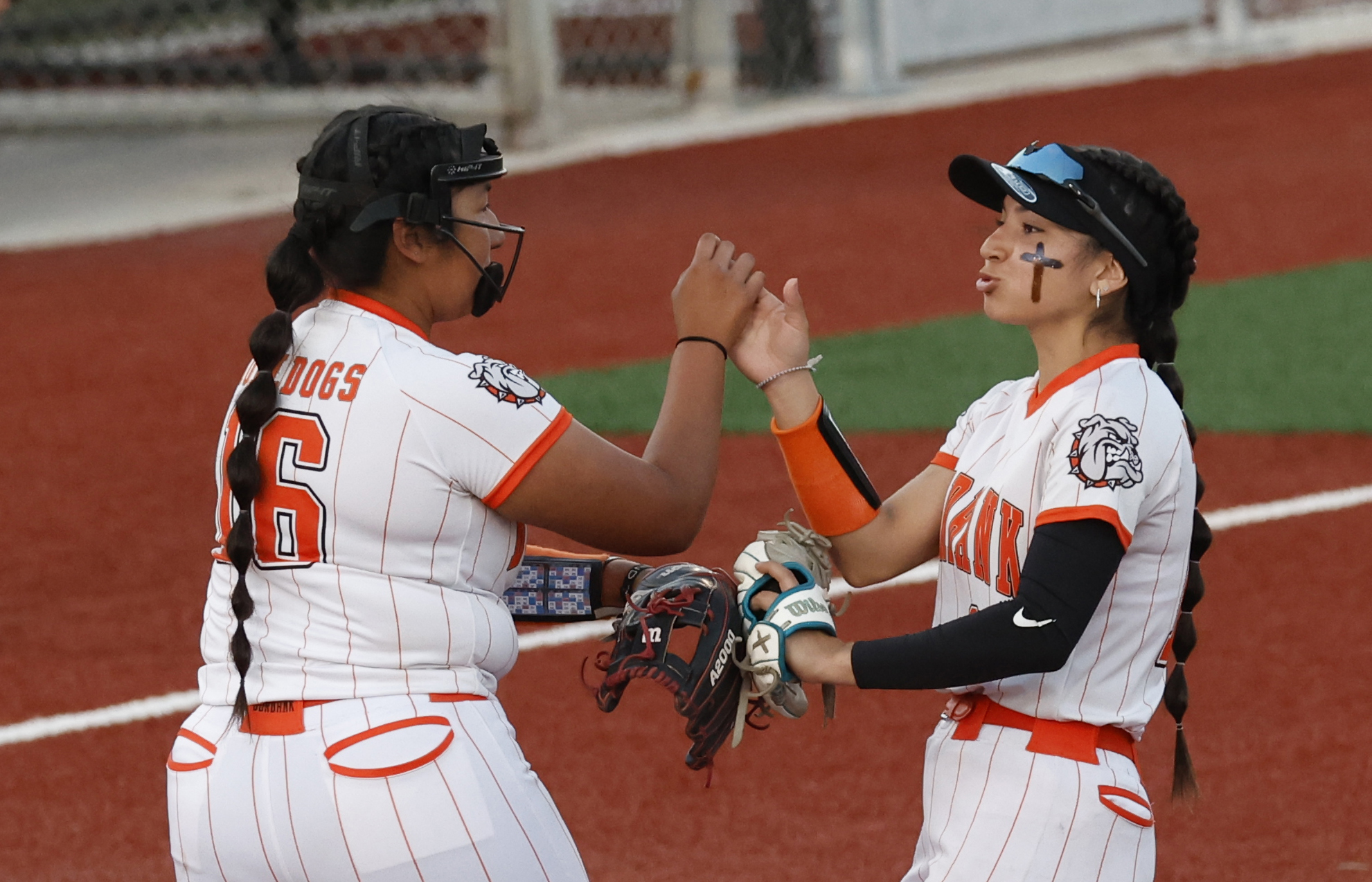 Burbank edges Seguin to knot up District 27-5A softball race