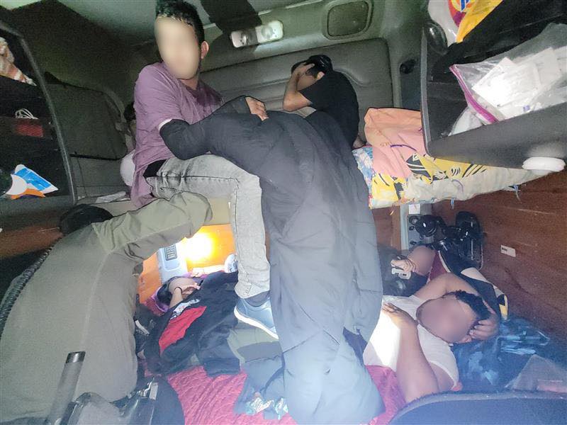 Laredo Sector USBP agents apprehend 6 migrants, seize handgun