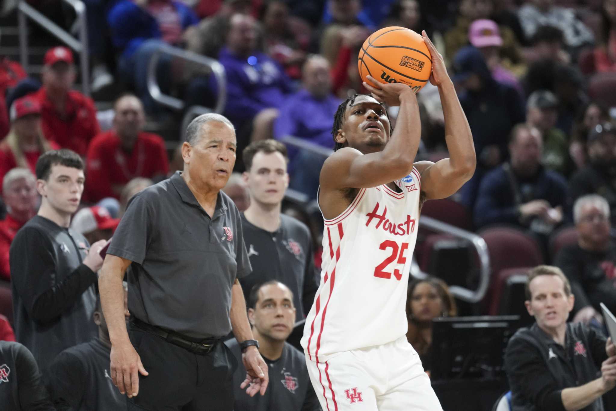 Houston's Mercy Miller, son of Master P, receives salute from father