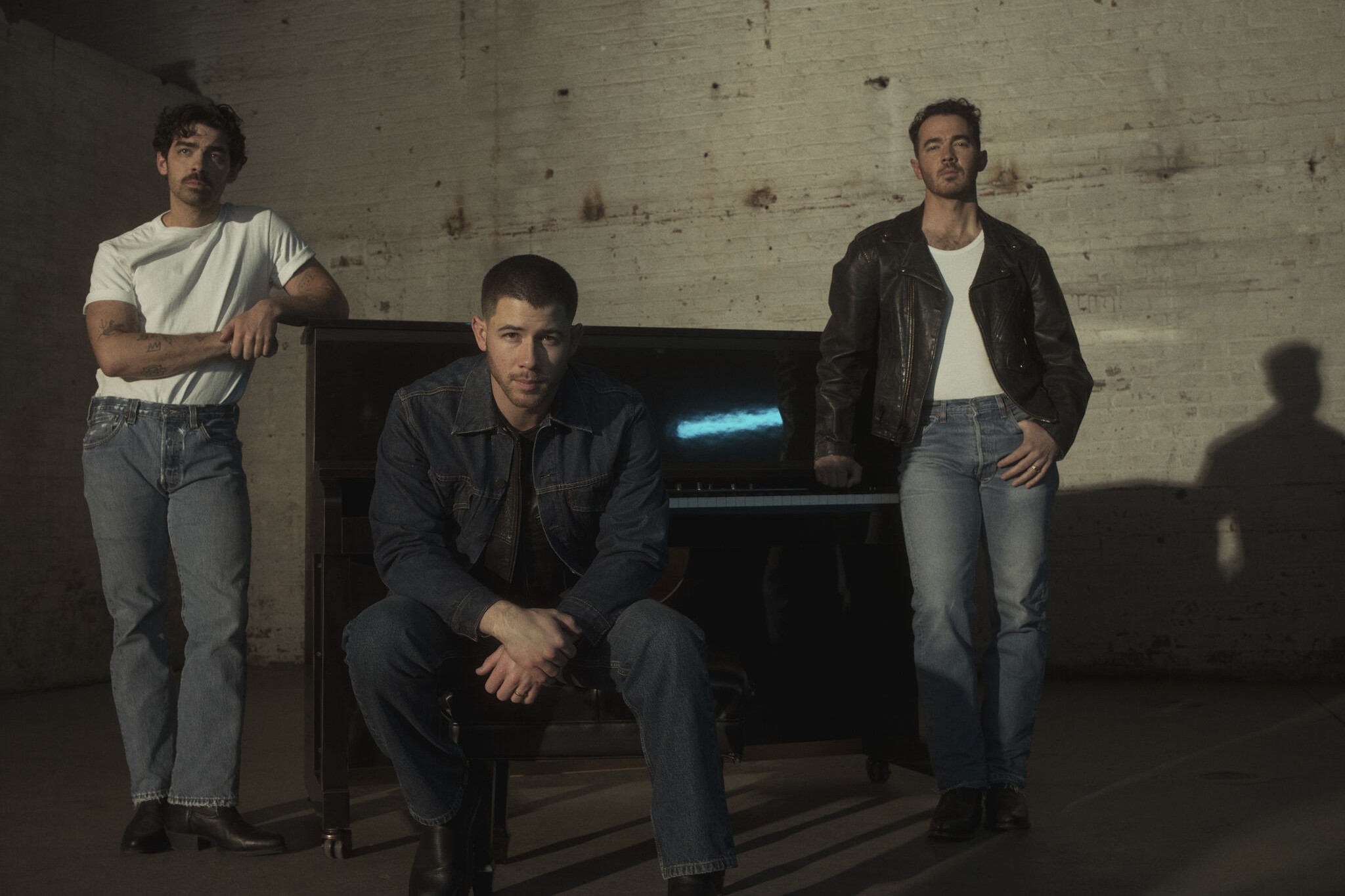 Die Jonas Brothers bringen ihre 20-jährige Jubiläumstour ins Chase Center ...