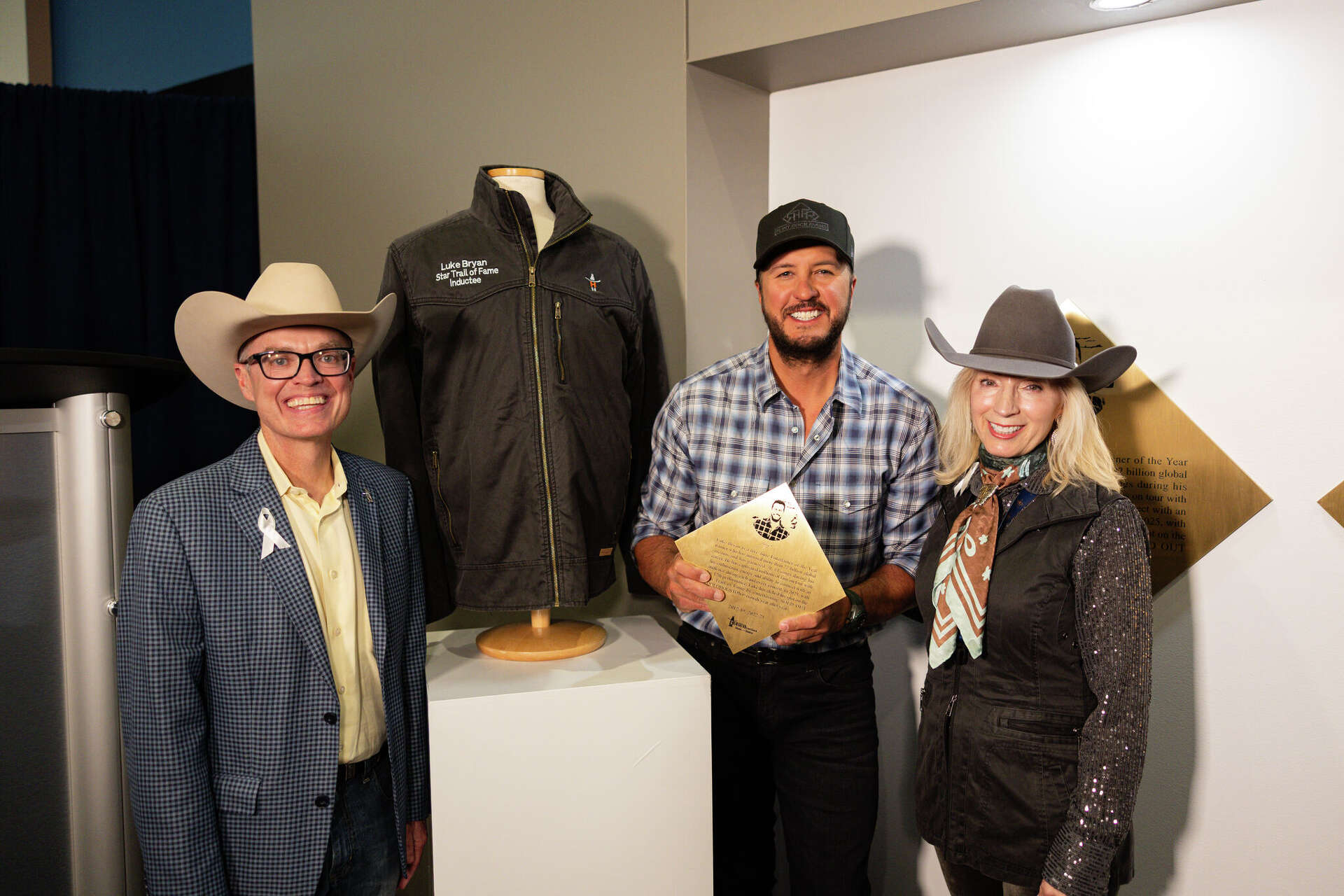 Luke Bryan inducted into the RodeoHouston Star Trail of Fame