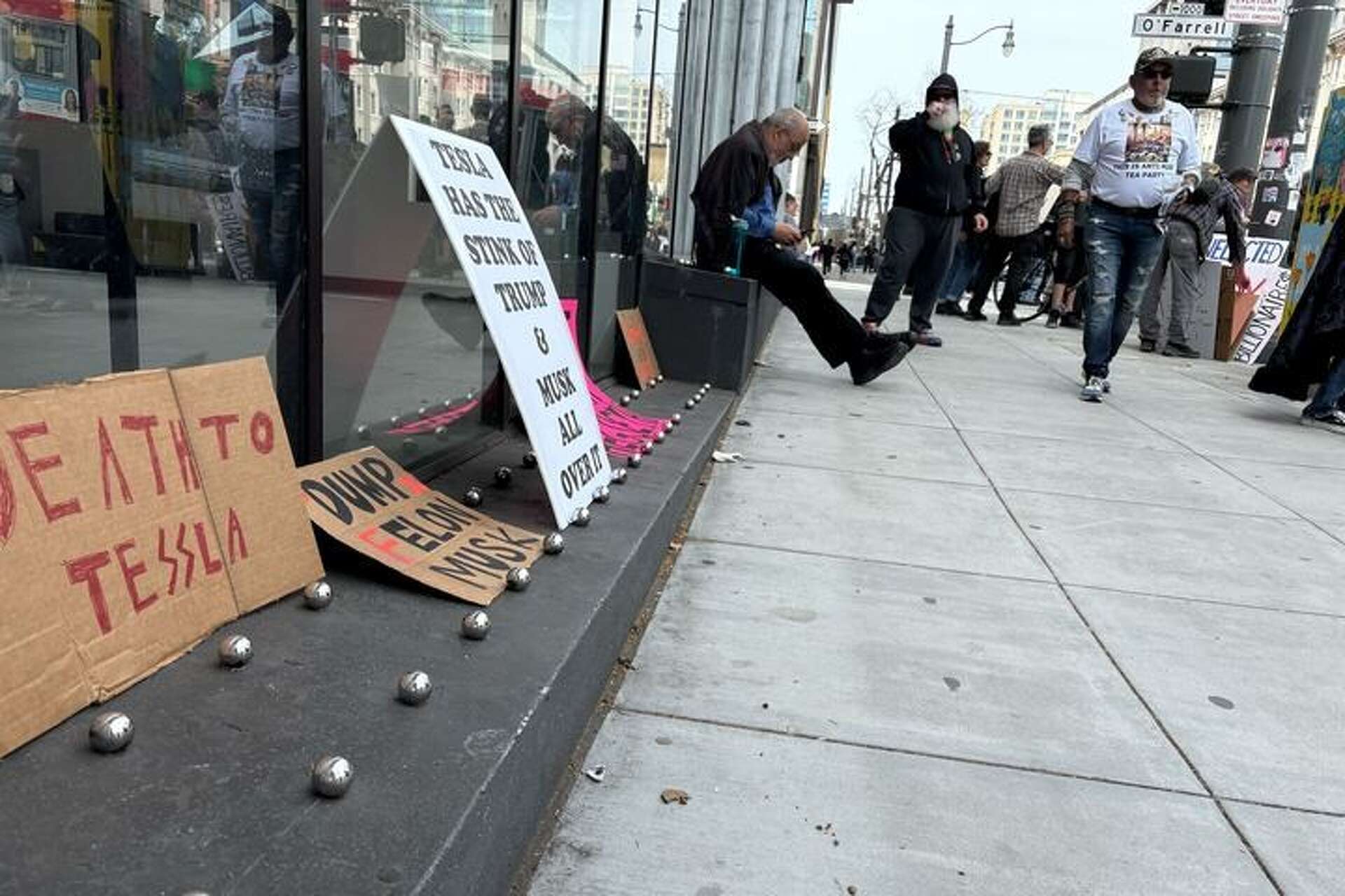 Hundreds protest Musk at SF Tesla dealership on global day of action
