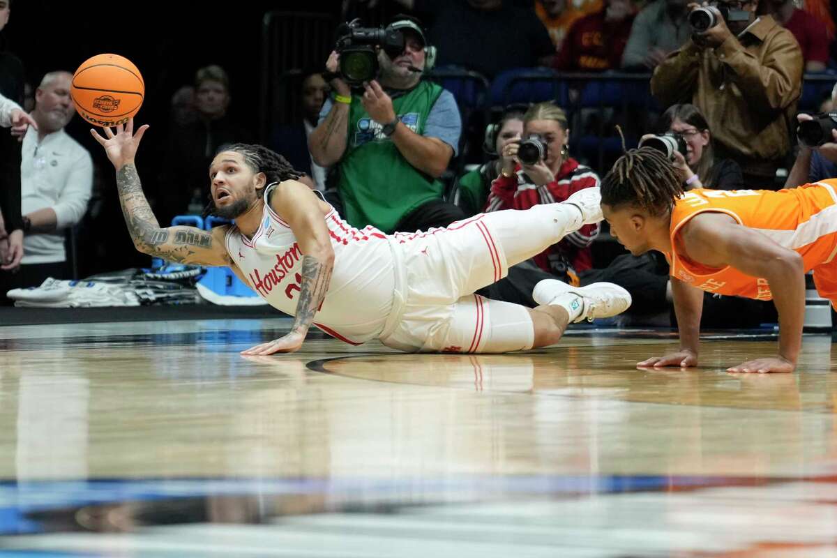 Houston guard Emanuel Sharp (21) dives for a loose ball against Tennessee guard Chaz Lanier (2) during the second half of an Elite Eight men's basketball game in the NCAA Tournament in Indianapolis, Sunday, March 30, 2025.