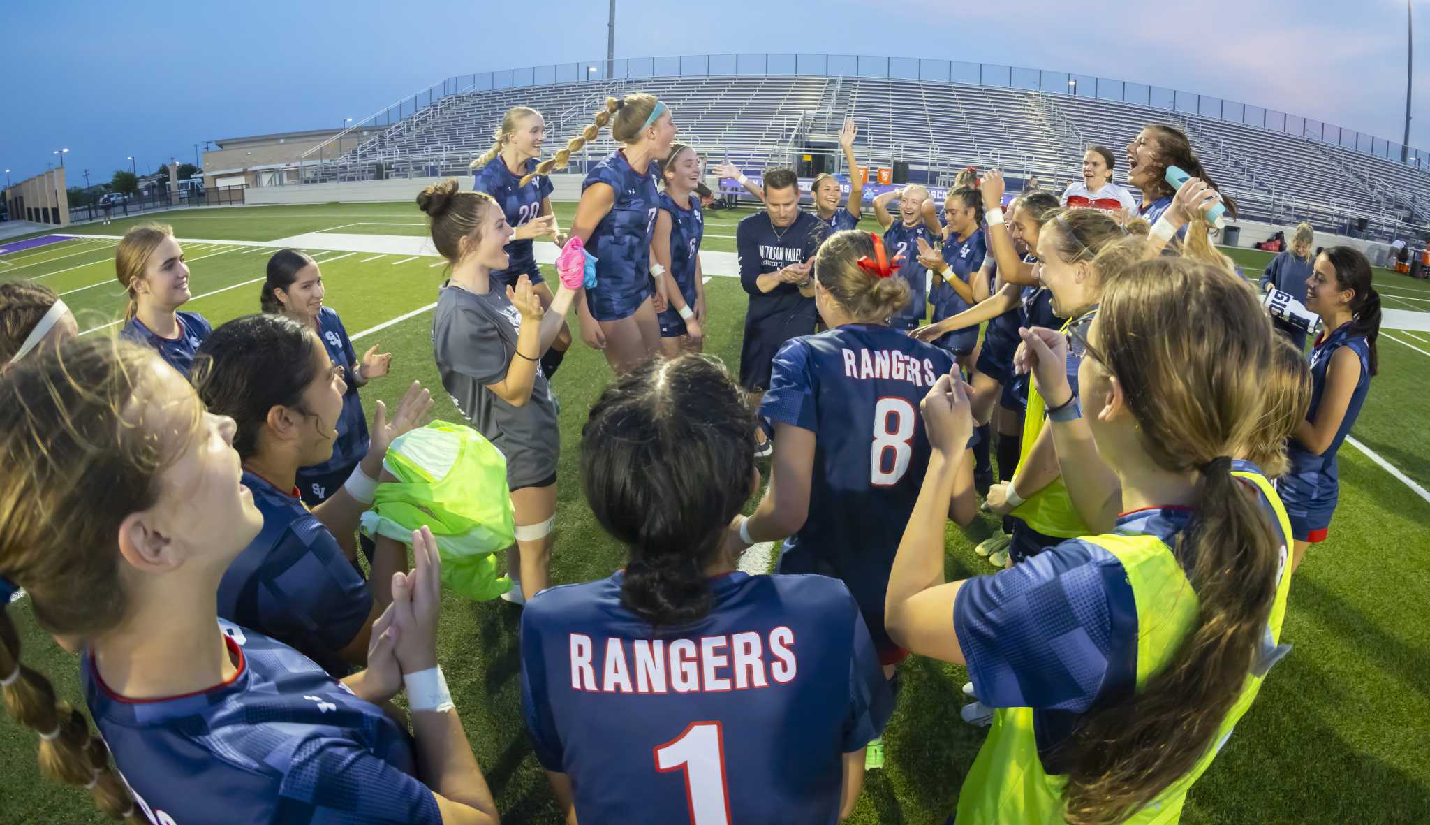 Smithson Valley girls take down Leander Rouse in regional final