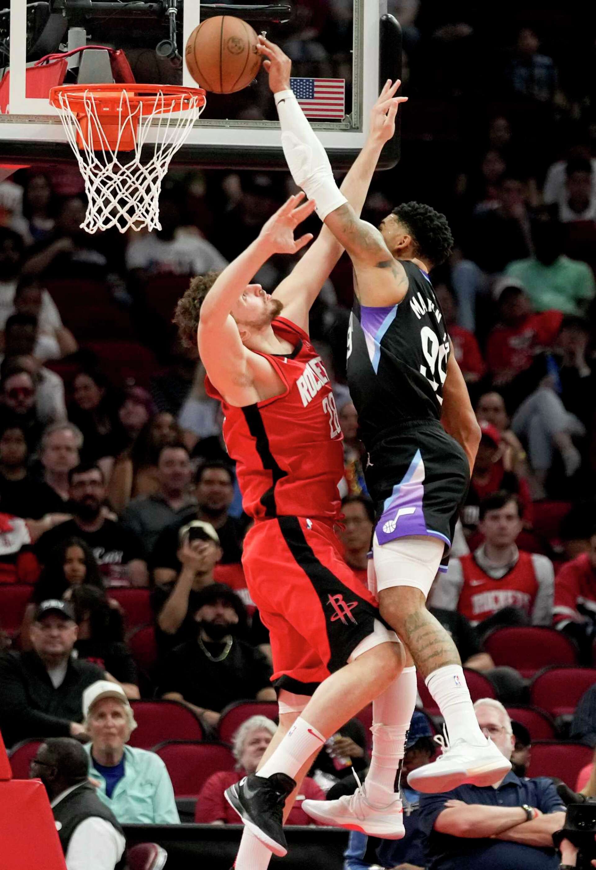 Houston Rockets clinch playoff spot, division title with rout of Jazz
