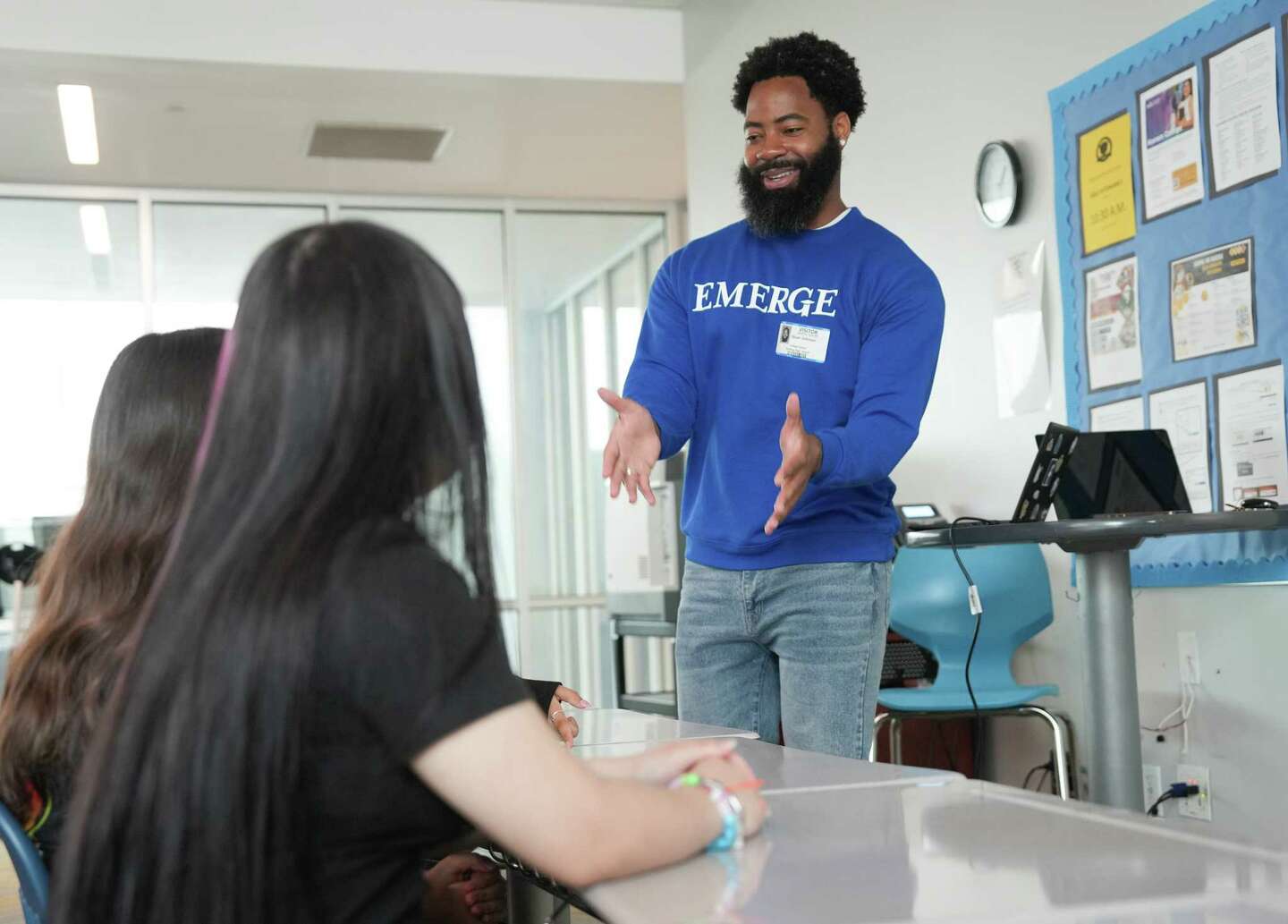 Houston advising program guides low-income students to top colleges