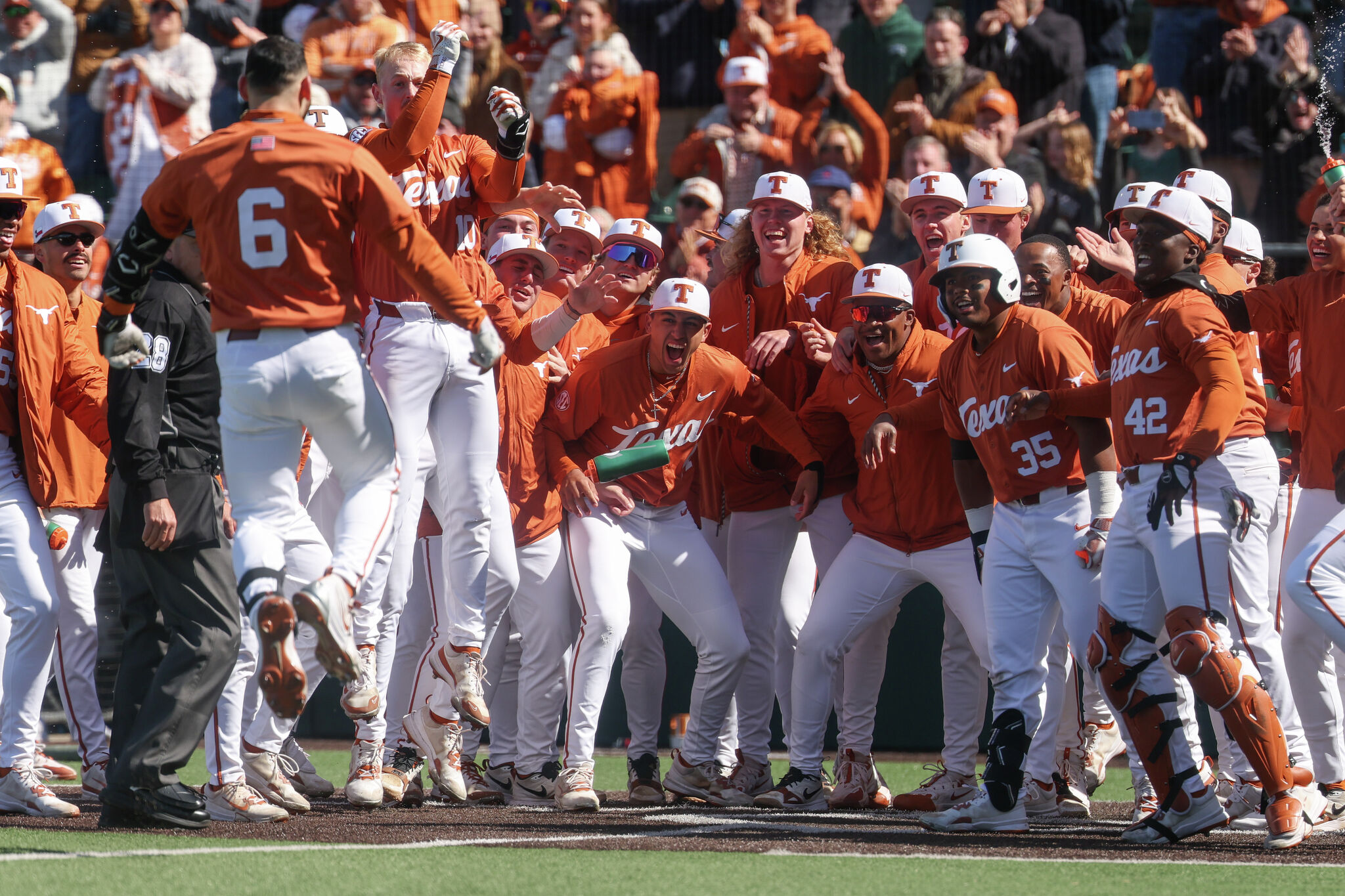 UT Baseball: Longhorns besiegen Georgia vom ersten Platz in der SEC