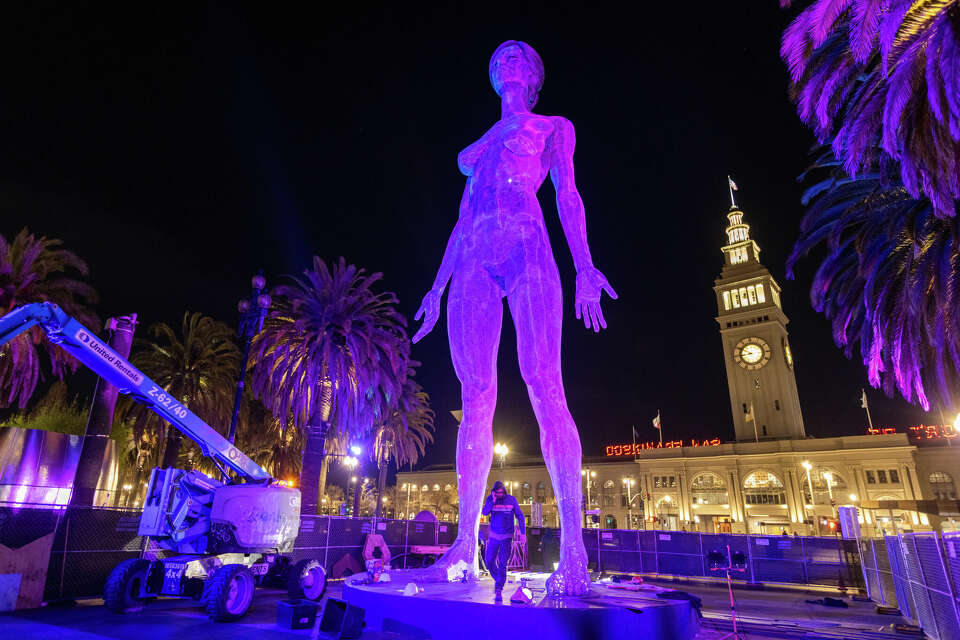 San Francisco unveils great big naked statue