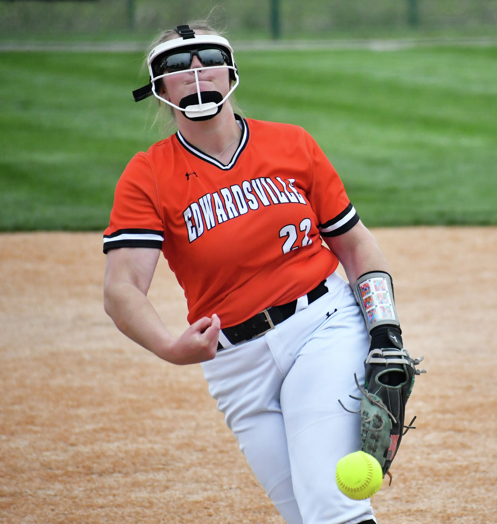 Riley Nelson pitches Edwardsville past Indiana state champions