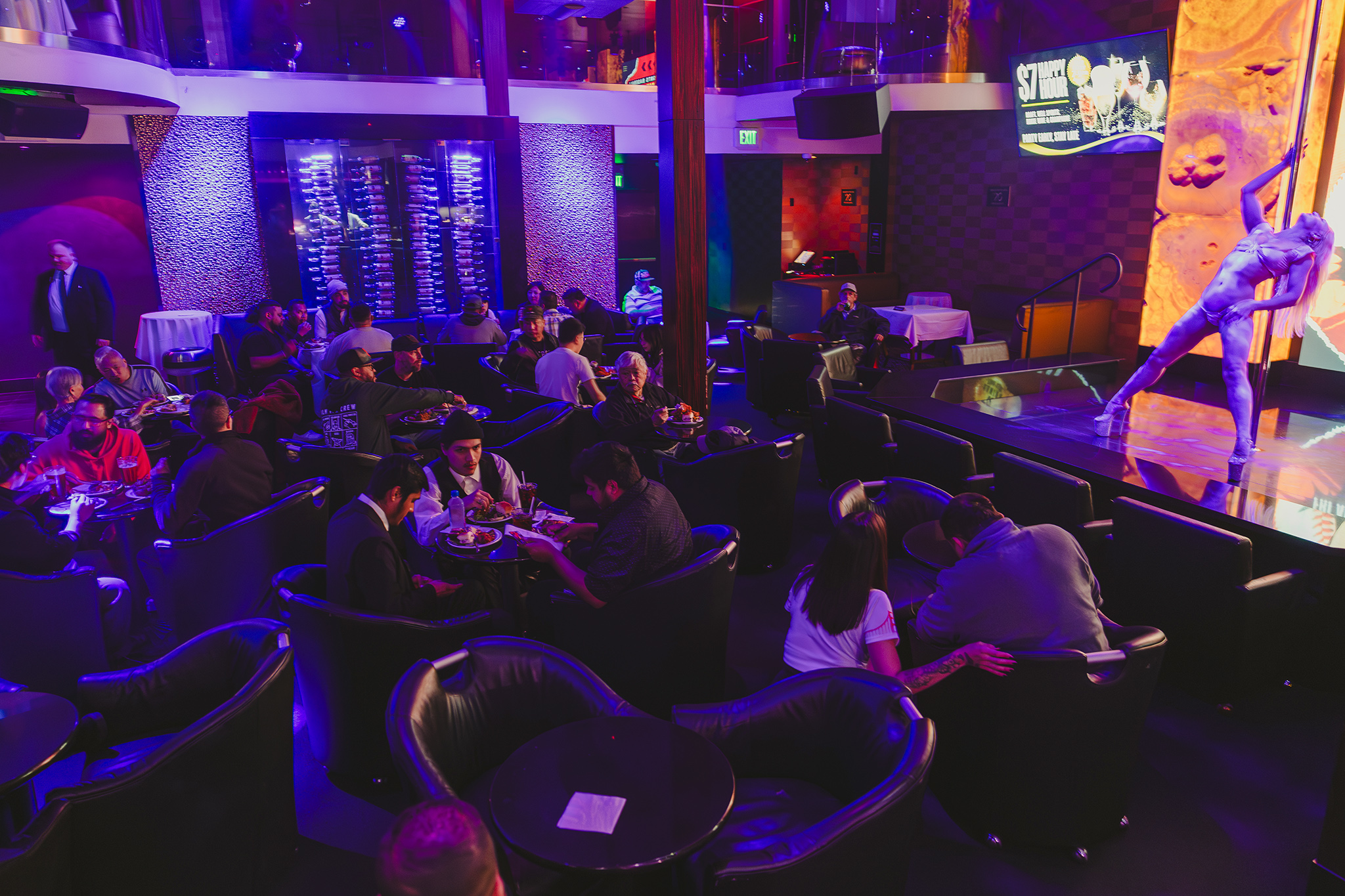 gold club sf dress code Fried chicken, thighs, and the American dream. Gold Clubs lunchtime buffet  is back, and San Franciscos hunger has never been hornier. :  @sophmakesjokes #SanFrancisco #CheapEats #BayAreaFoodies