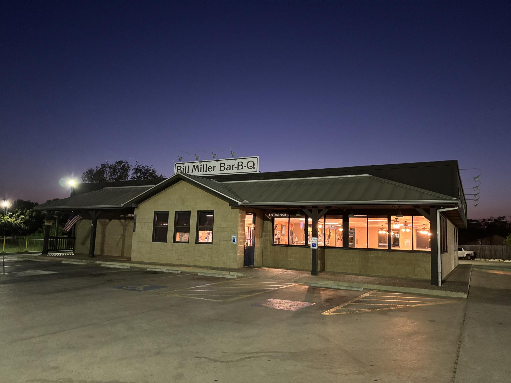 Gas line break halts operations at San Antonio-area Bill Miller Bar-BQ