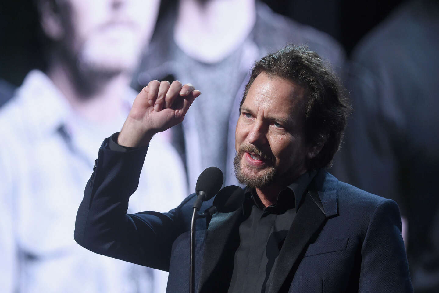 Eddie Vedder releases documentary to fight epidermolysis bullosa