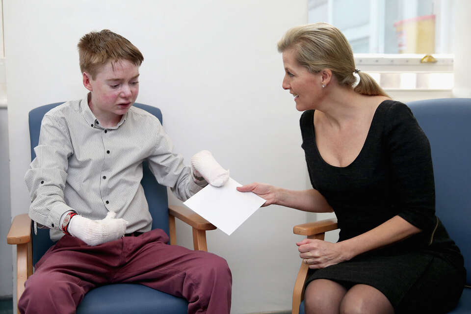 Eddie Vedder releases documentary to fight epidermolysis bullosa