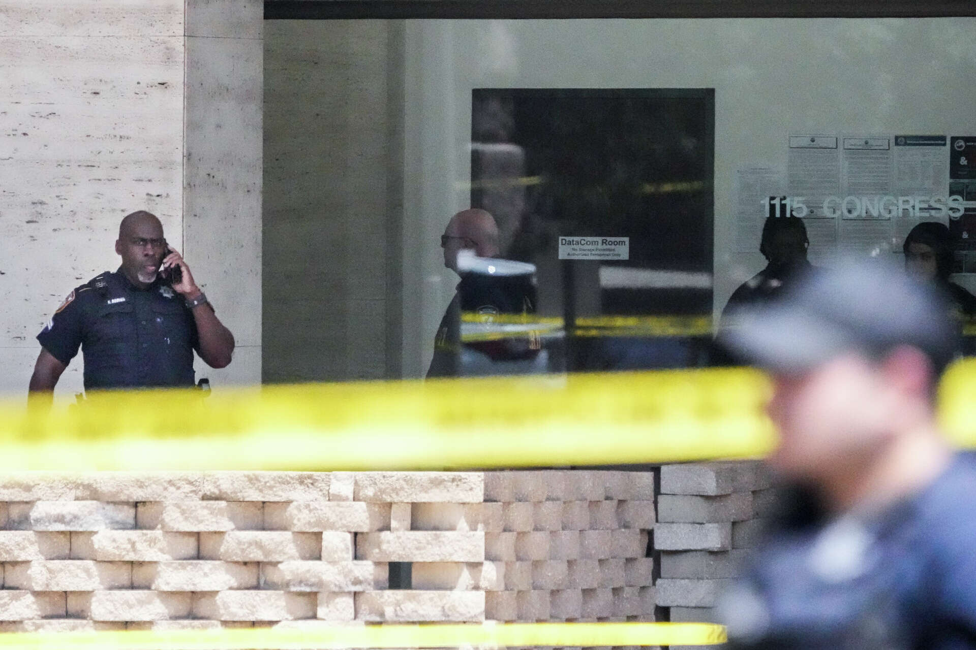 Man accused in downtown Houston courthouse shootout is identified