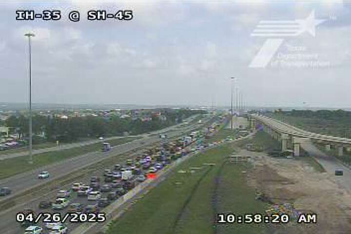 Fatal crash on I-35 shuts down highway, reroutes traffic in Austin