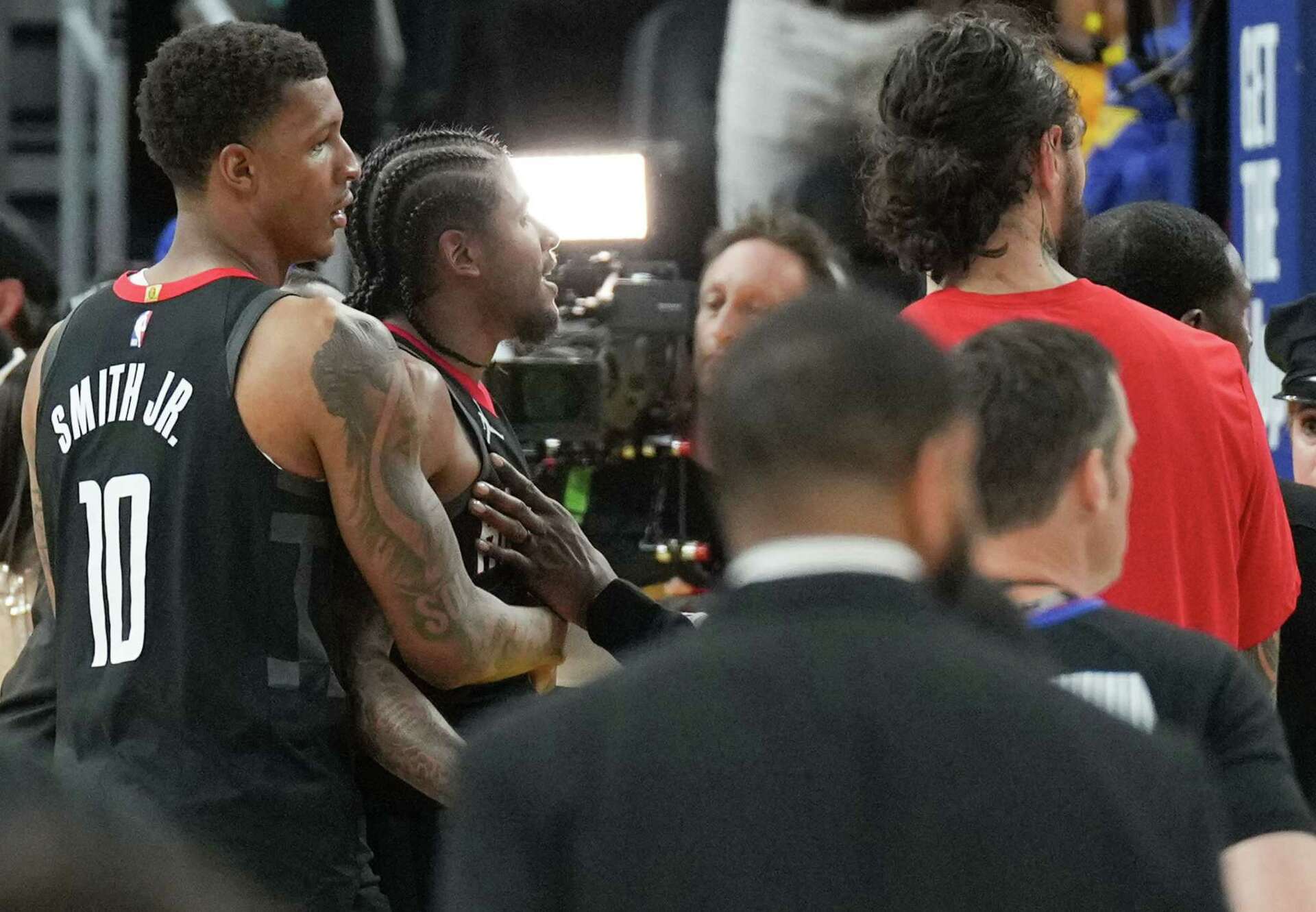 Houston Rockets lose to Golden State Warriors in Game 3, trail series