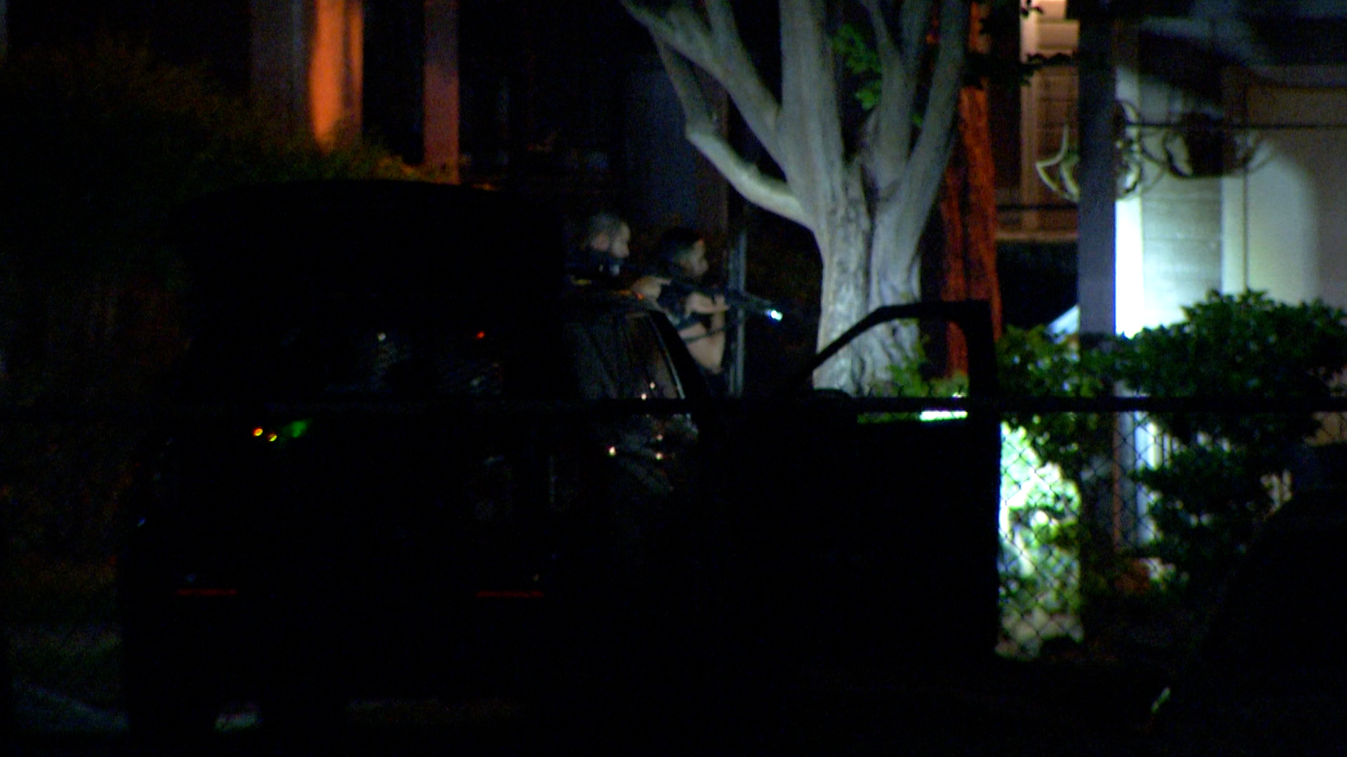 Man surrenders after standoff with 2-year-old inside apartment