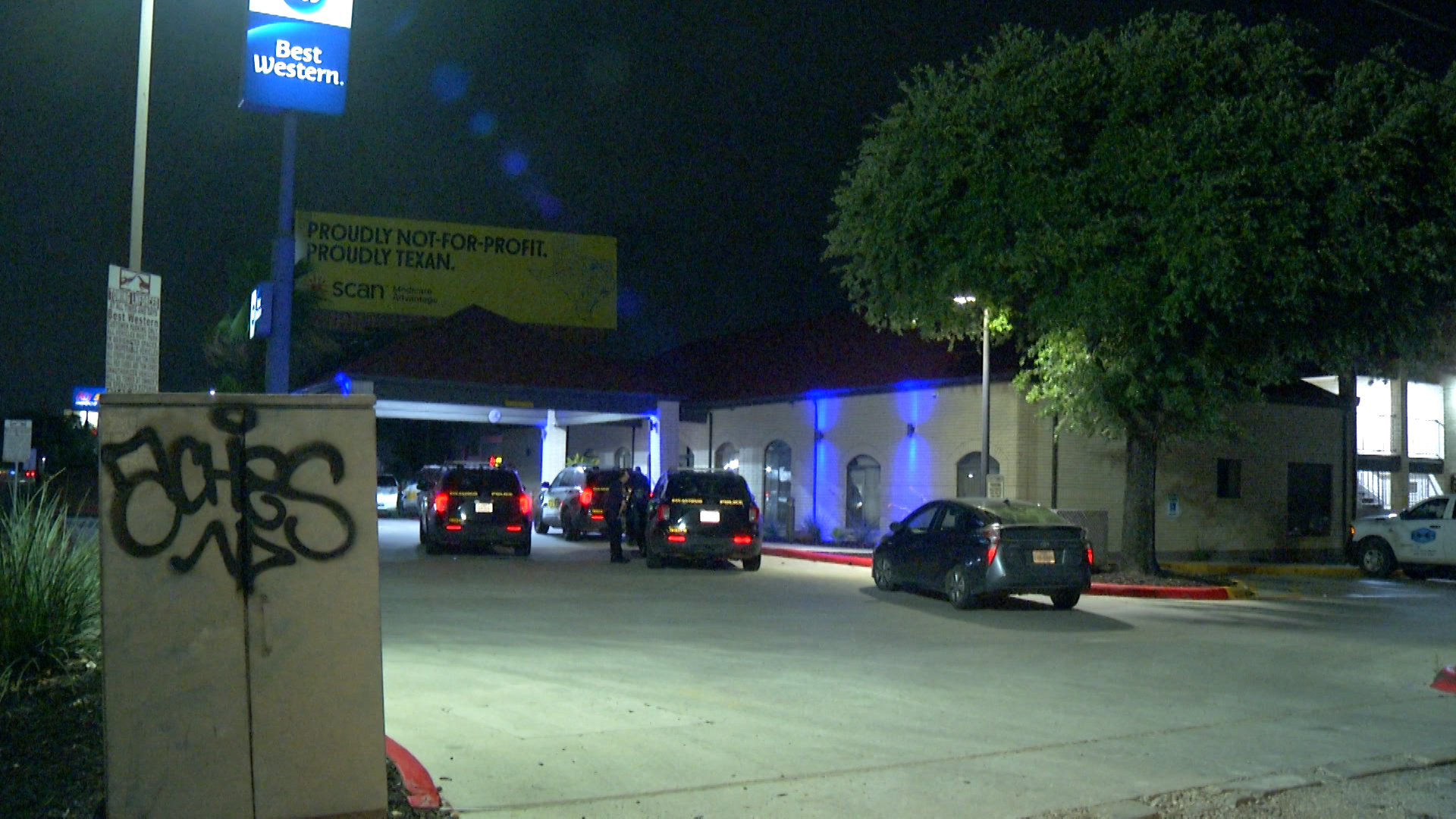Suspects threatened San Antonio hotel employee, stole ATM