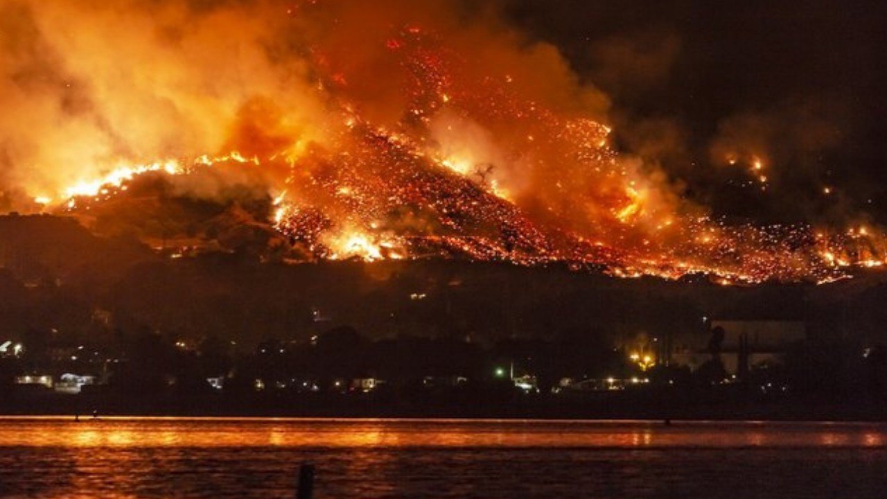 New Residents Are Flocking to These Tourist Destinations-Despite the Risk of Wildfires