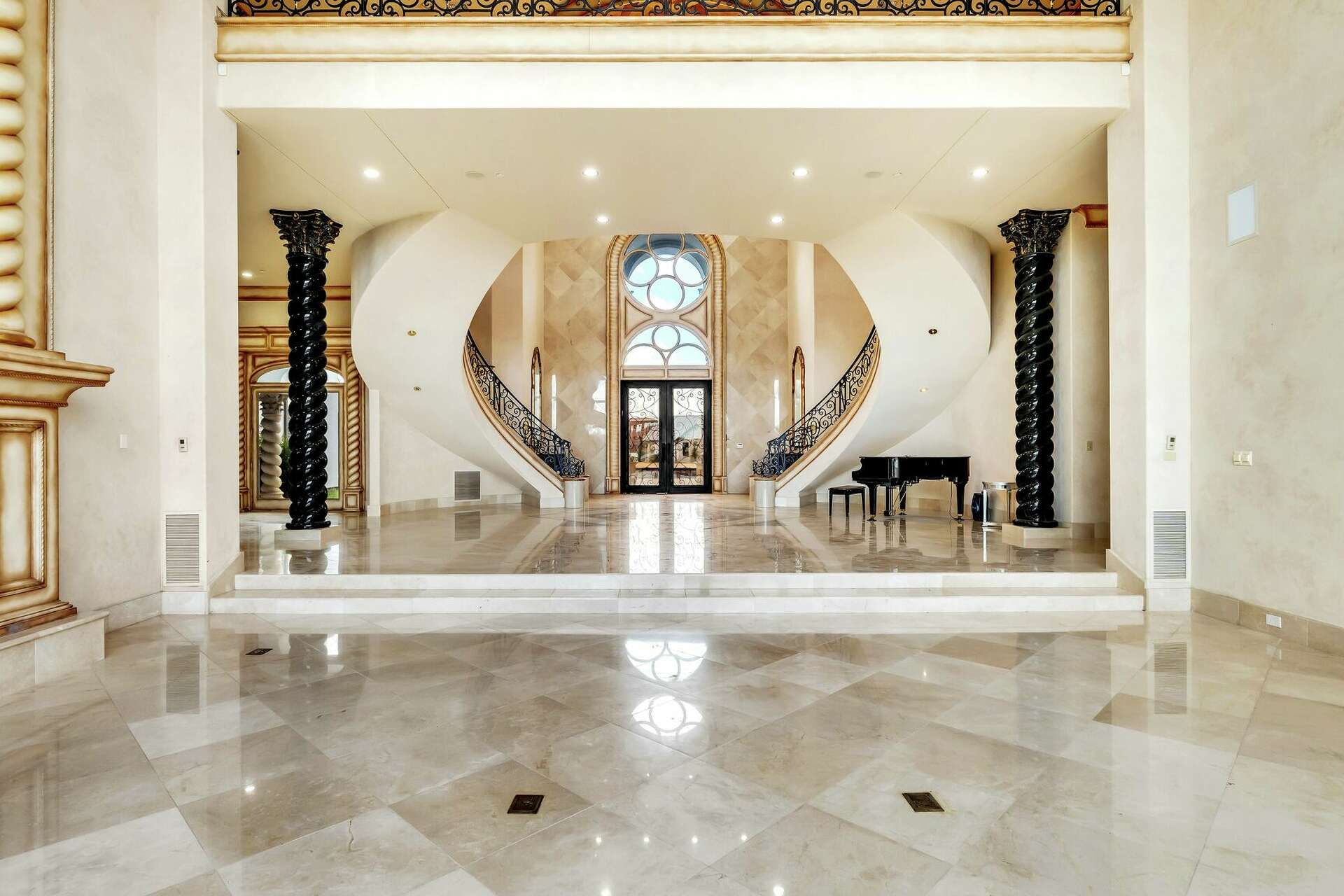 Former 'Primetime' Texas home owned by Deion Sanders lists for $5.5M, image size:1920x1280