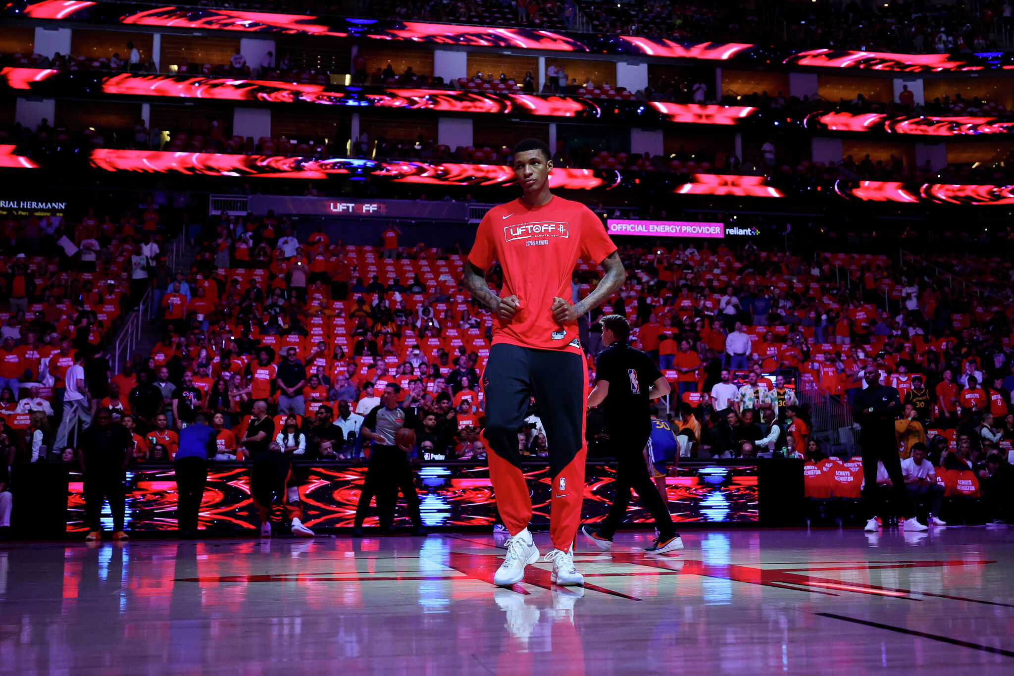 Start of Warriors-Rockets Game 5 featured embarrassingly empty arena