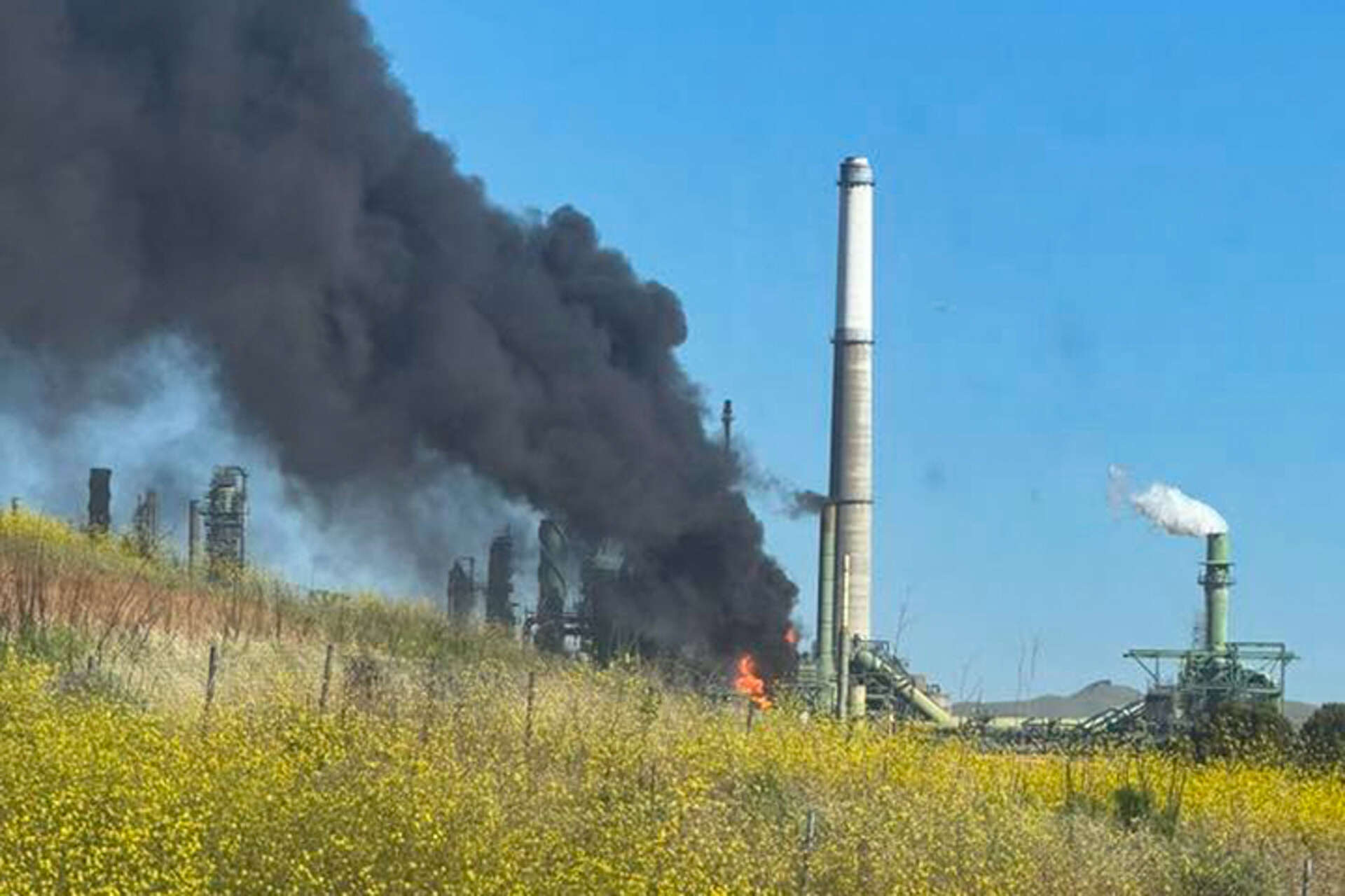 Smoke from Benicia refinery fire prompts shelter-in-place order