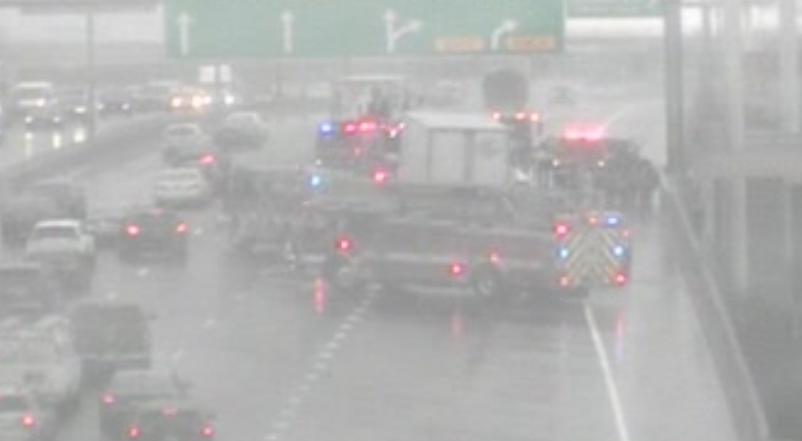 Lanes reopen after tractor-trailer crash on I-95 in Bridgeport: DOT