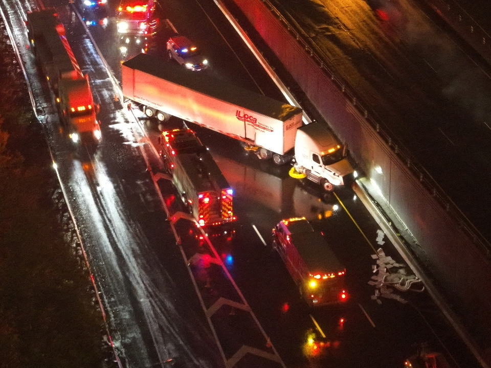 Waterbury tractor-trailer crash on I-84 west closes lanes, DOT says