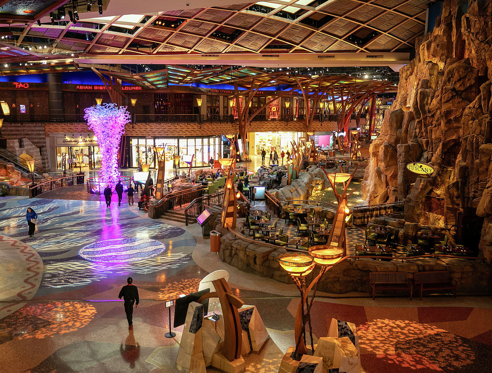 Mohegan Sun guest from NY turns $5 into over $1.7M jackpot prize