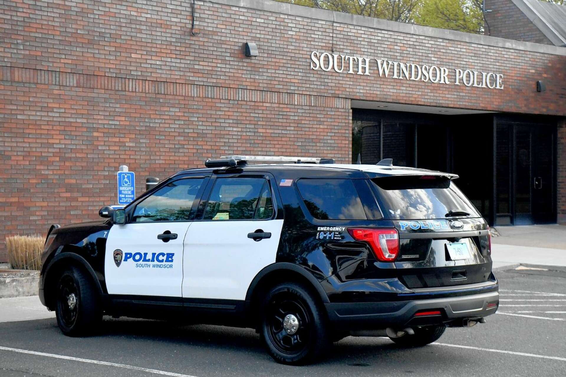 Suspect arrested in South Windsor jewelry store break-in, police say