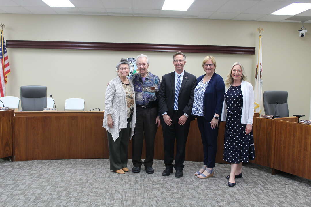 Edwardsville, IL elected officials sworn in during city council