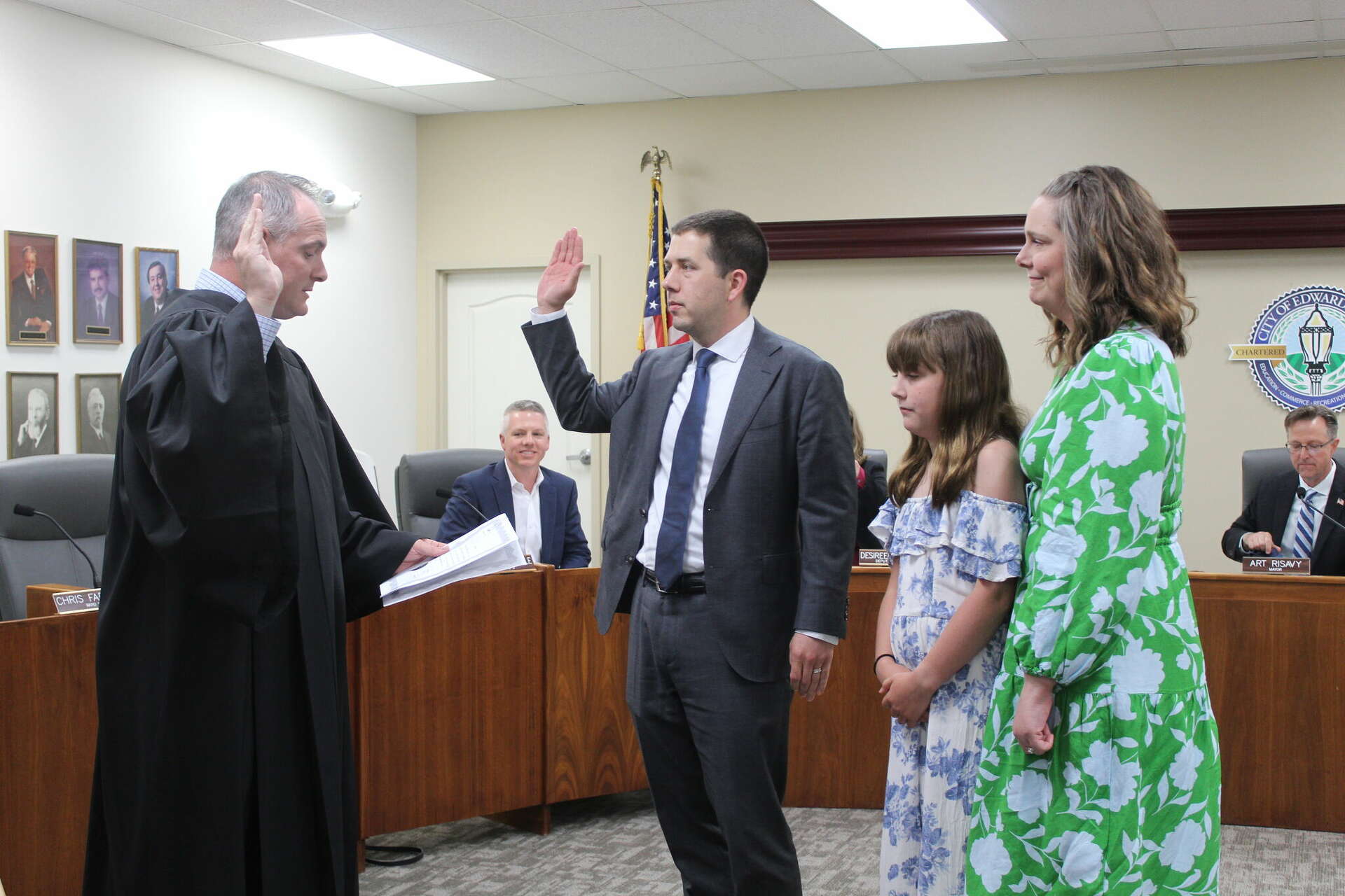 Edwardsville, IL elected officials sworn in during city council
