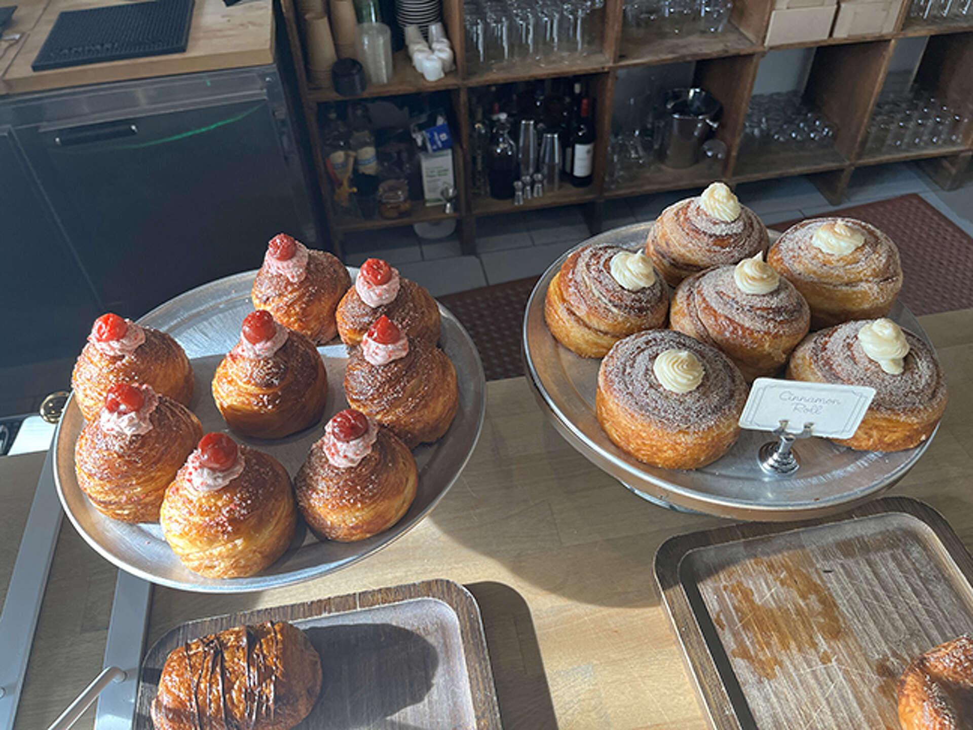 1929 Pizza & Wine thrives in Edwardsville with new bakery