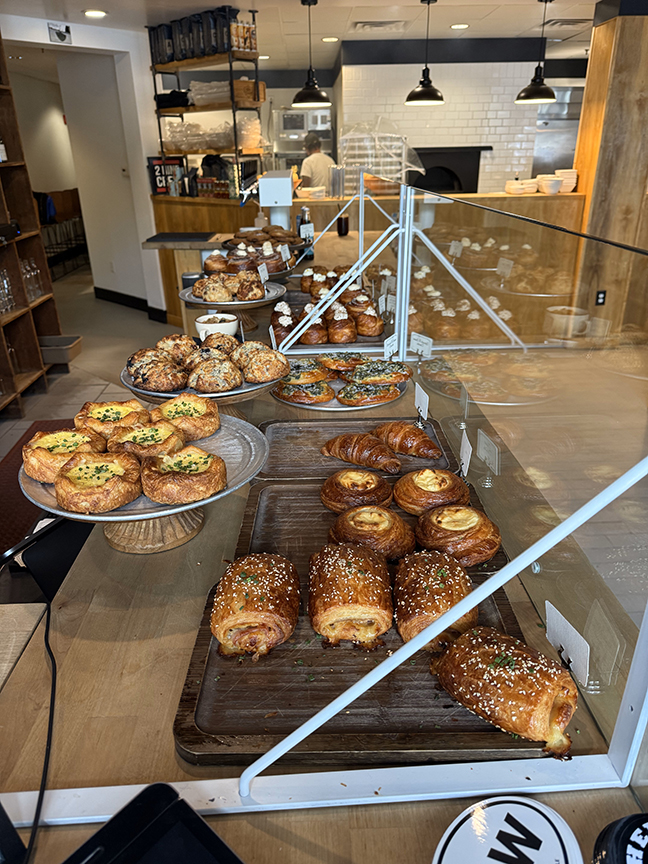 1929 Pizza & Wine thrives in Edwardsville with new bakery
