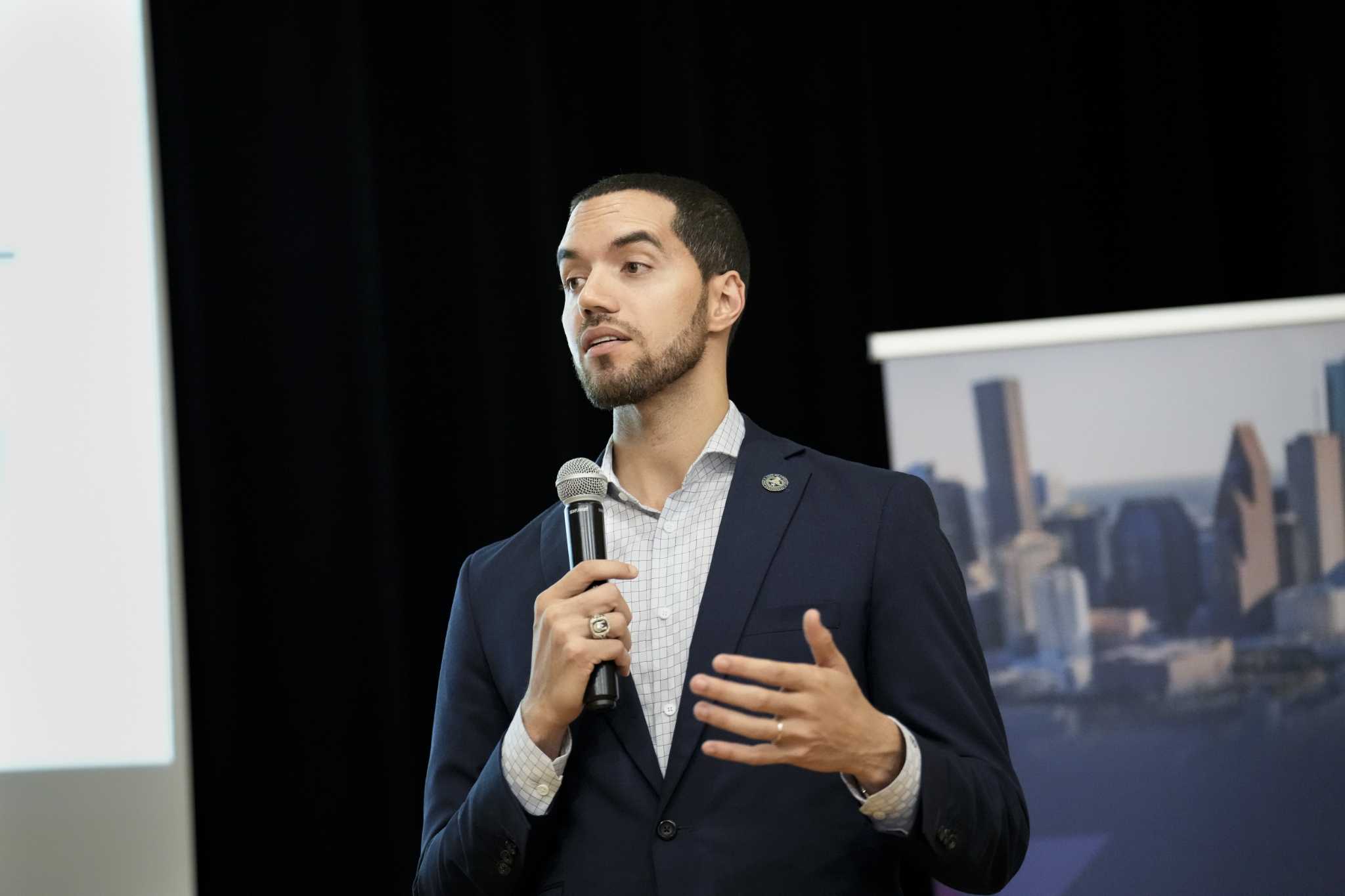 https://s.hdnux.com/photos/01/50/23/07/27341275/3/rawImage.jpg