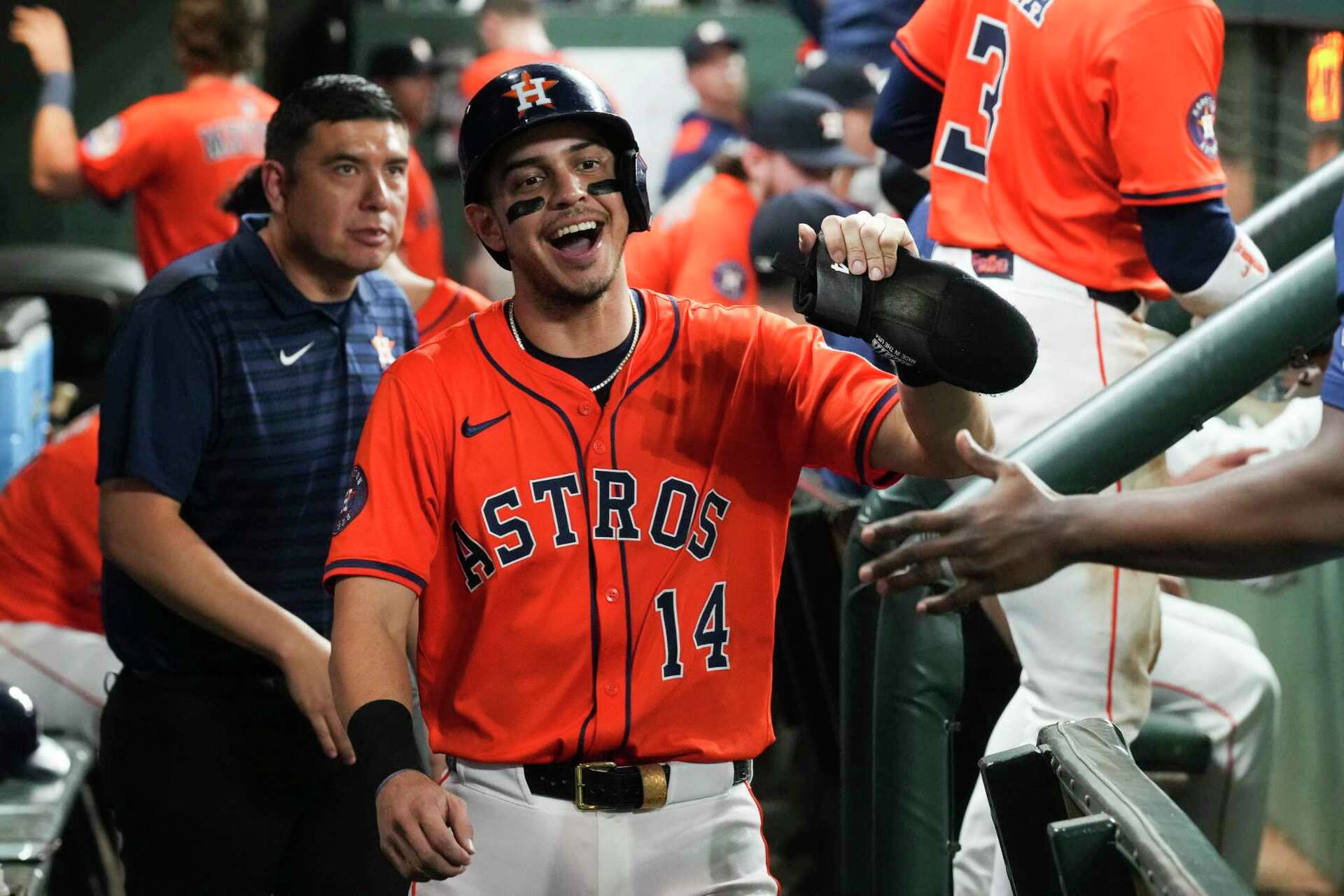 How Mauricio Dubón's changes after slow start have helped Astros